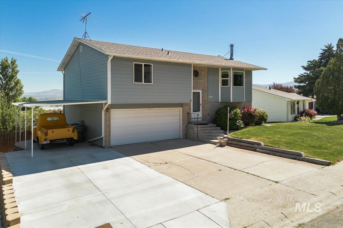 1036 Camas Ln Property Photo 1