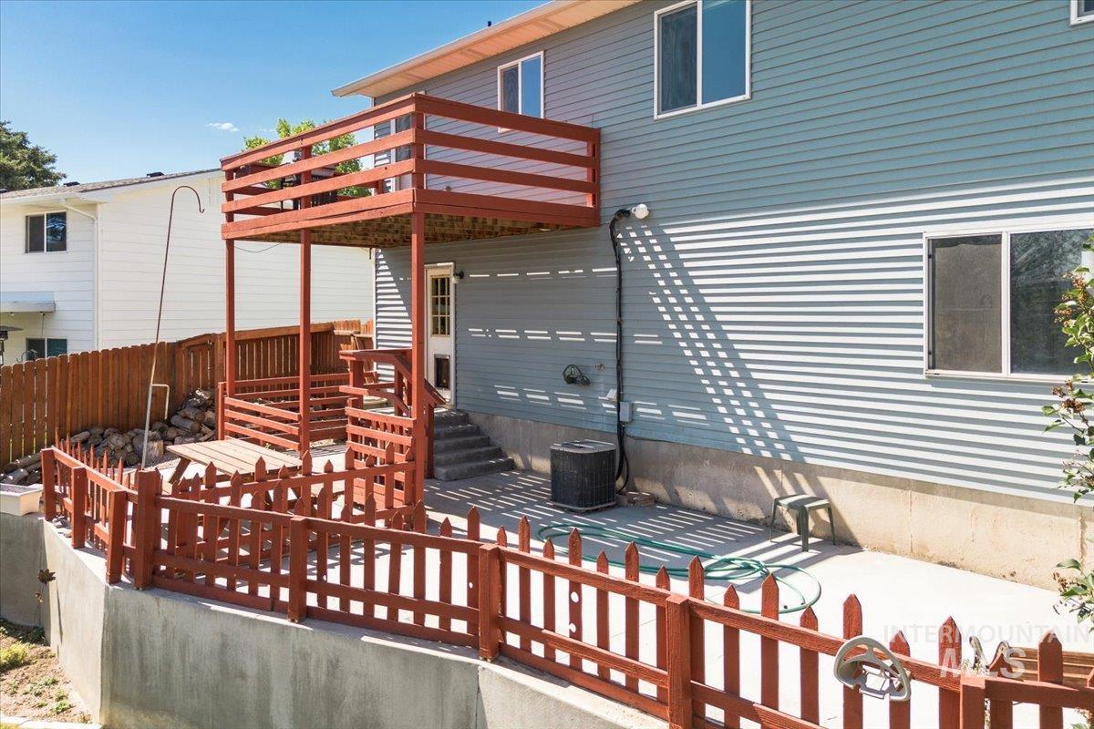 1036 Camas Ln Property Photo 3