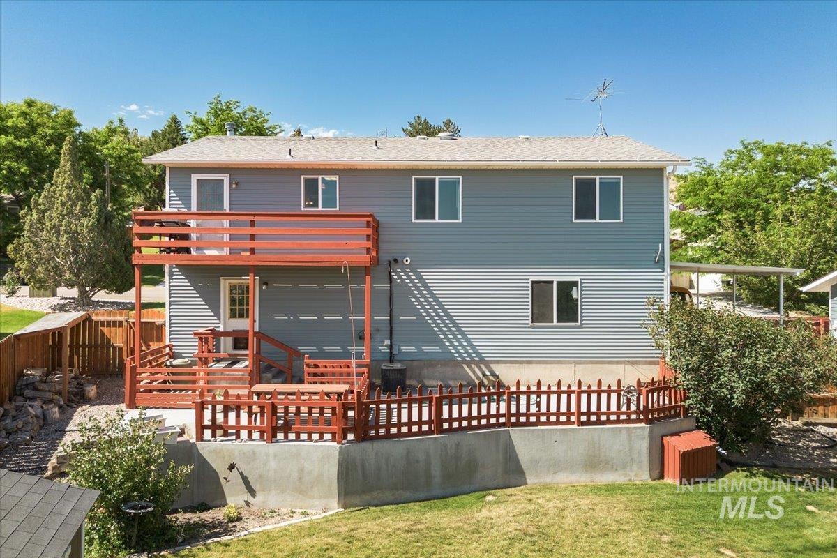 1036 Camas Ln Property Photo 4