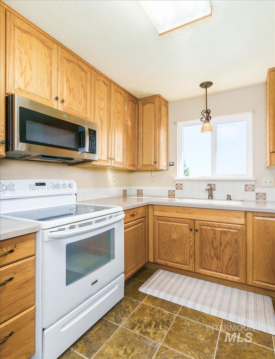 1036 Camas Ln Property Photo 11