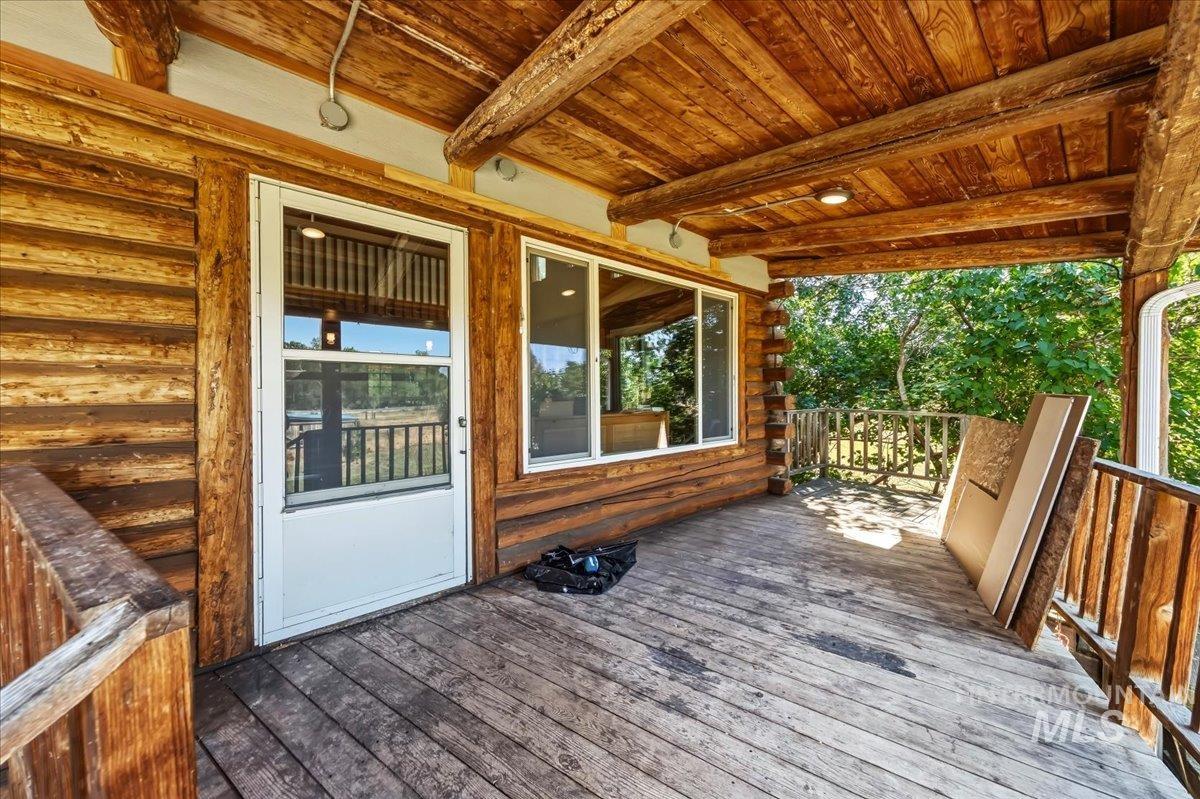 14211 Lake Shore Dr. Property Photo 3