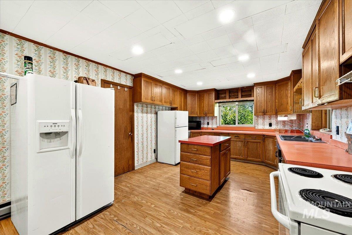 14211 Lake Shore Dr. Property Photo 10