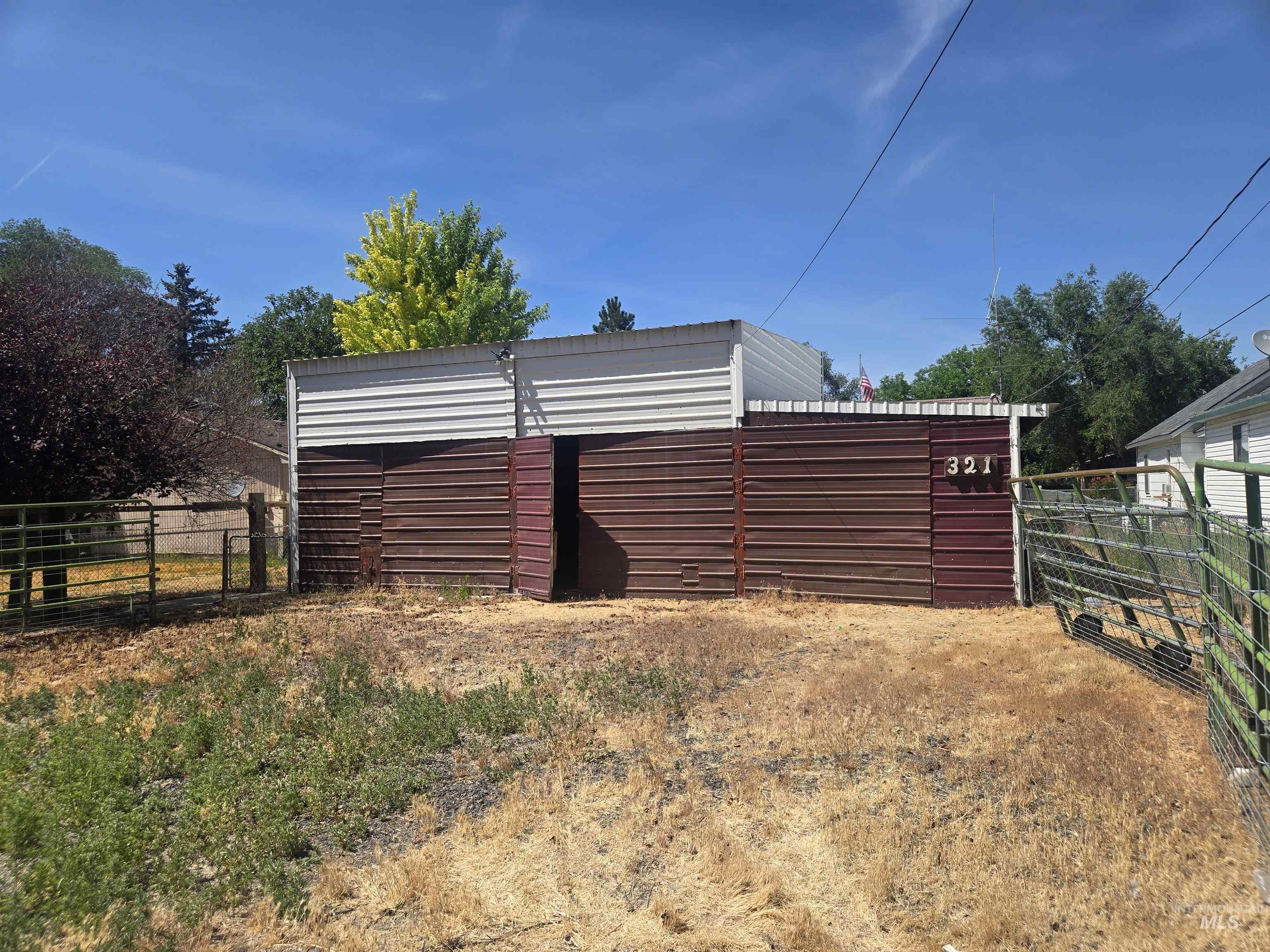 321 W Avenue E Property Photo 2