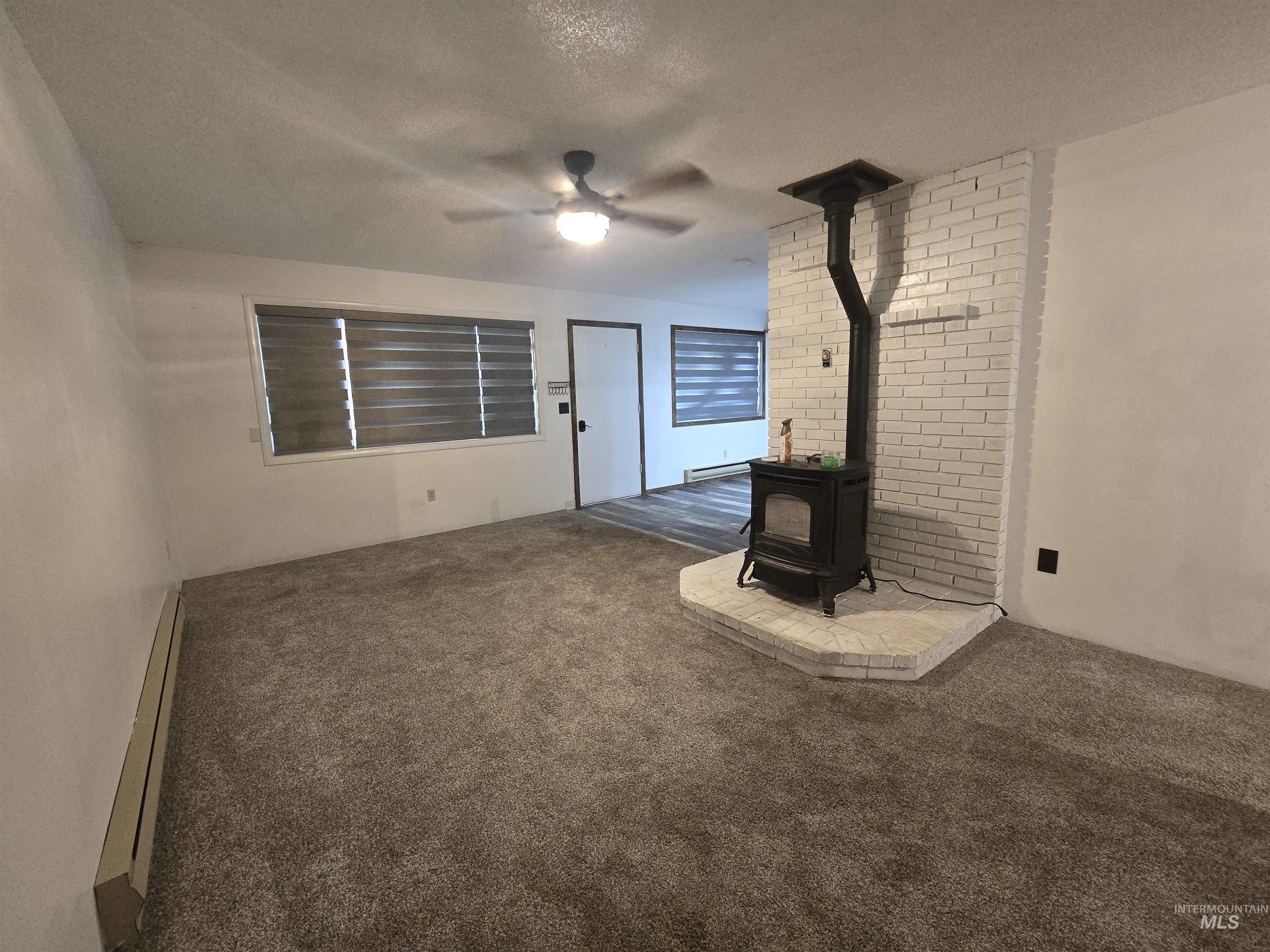 321 W Avenue E Property Photo 3