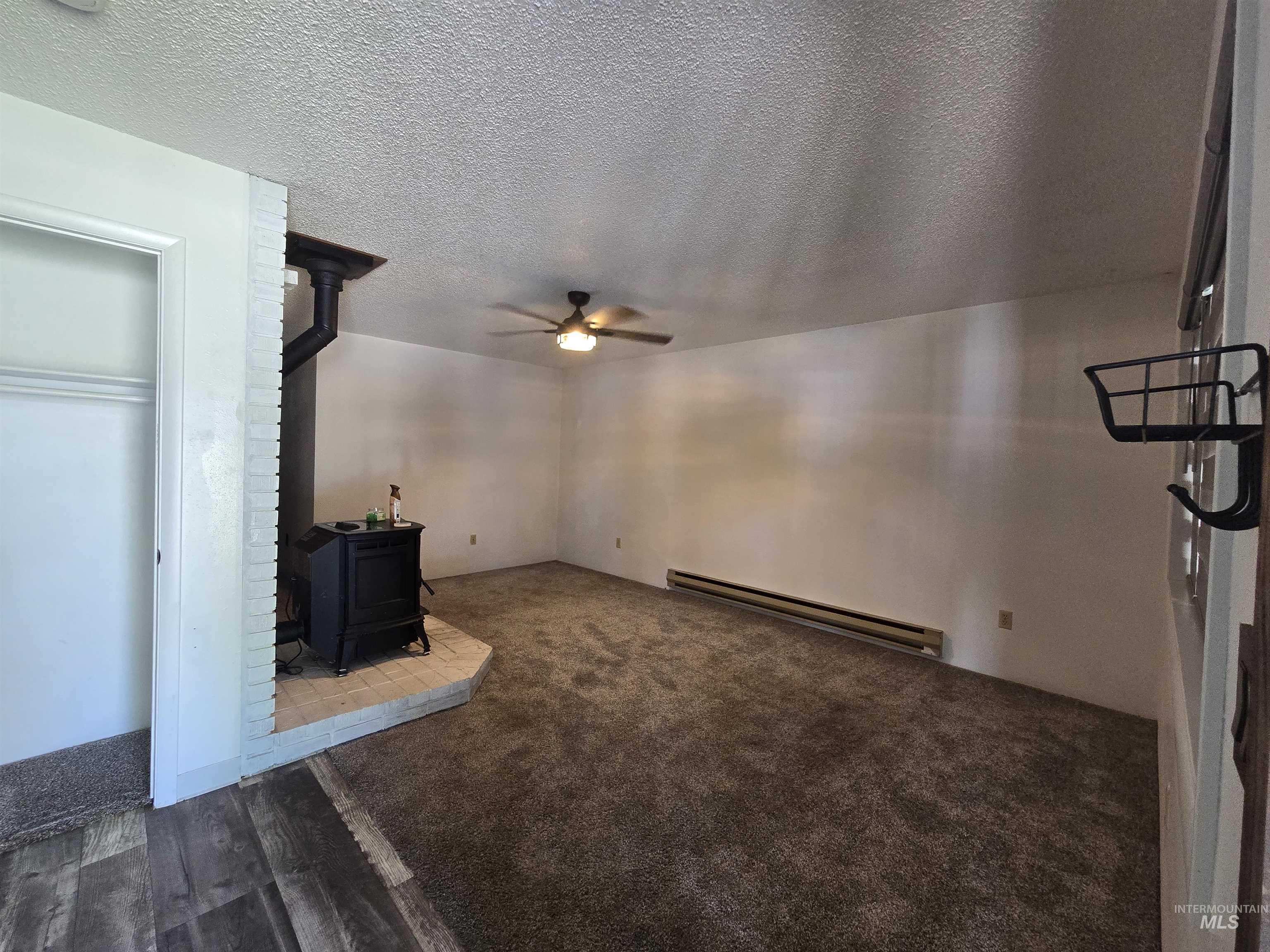 321 W Avenue E Property Photo 4