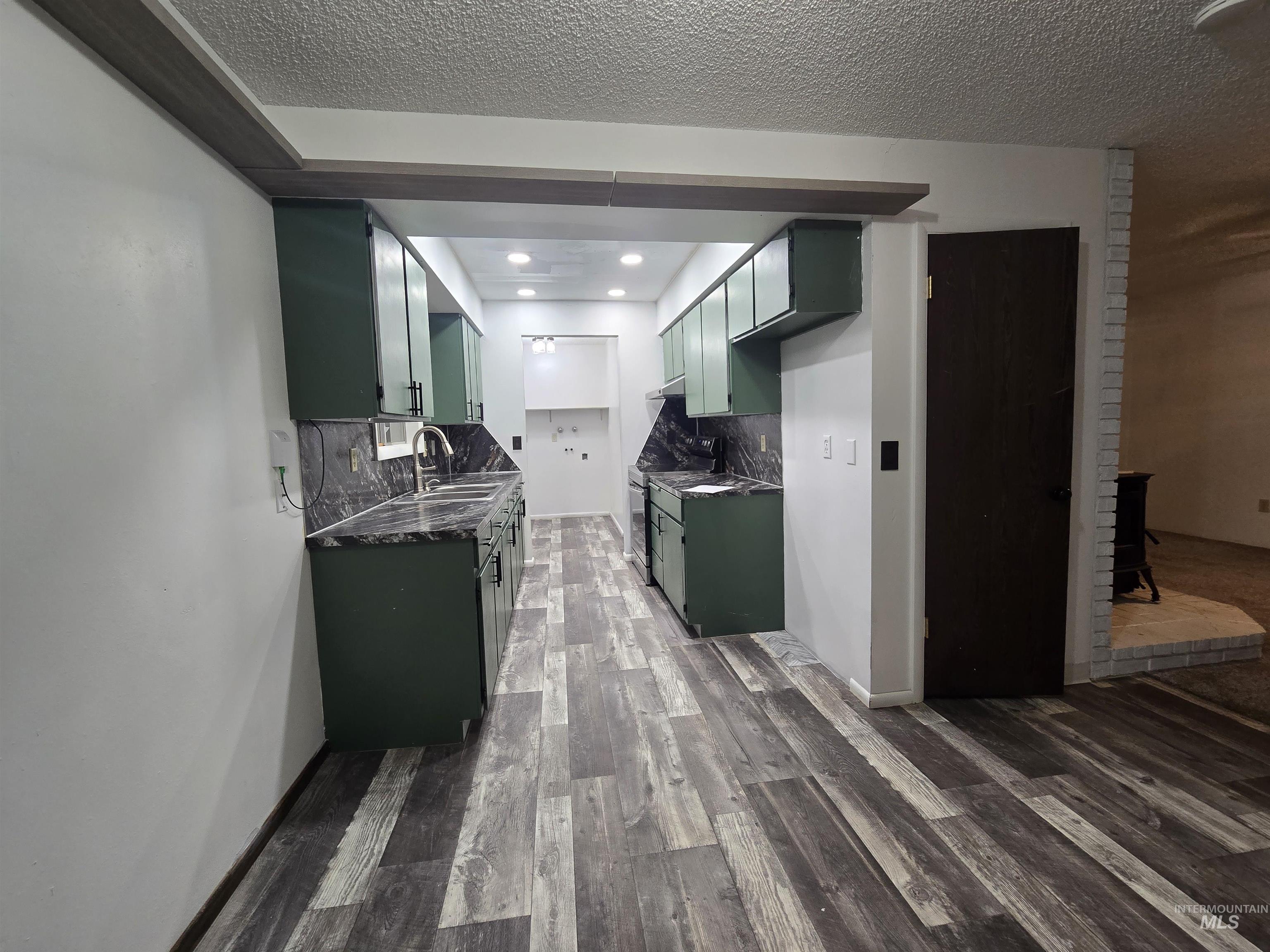 321 W Avenue E Property Photo 6