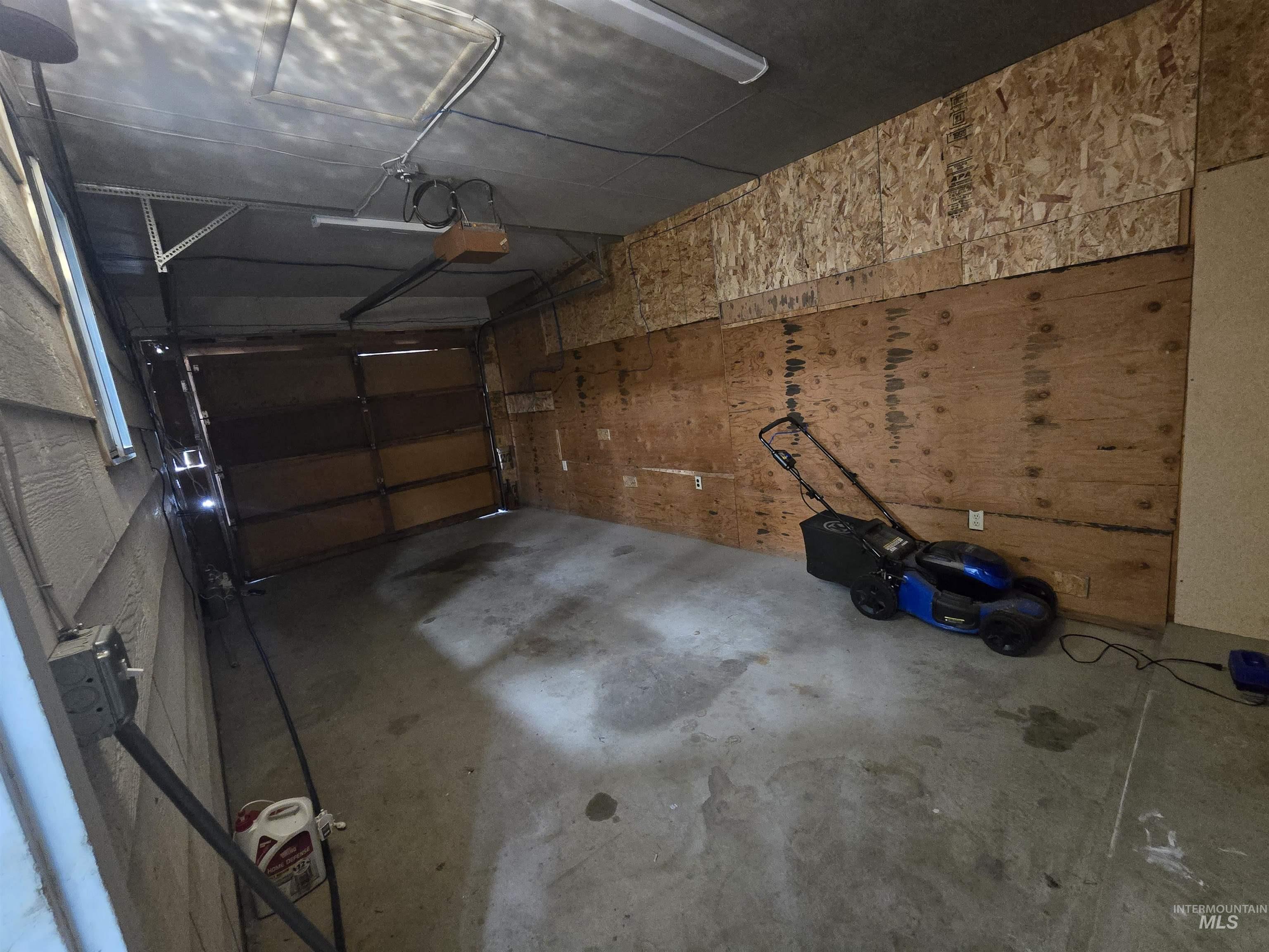321 W Avenue E Property Photo 12