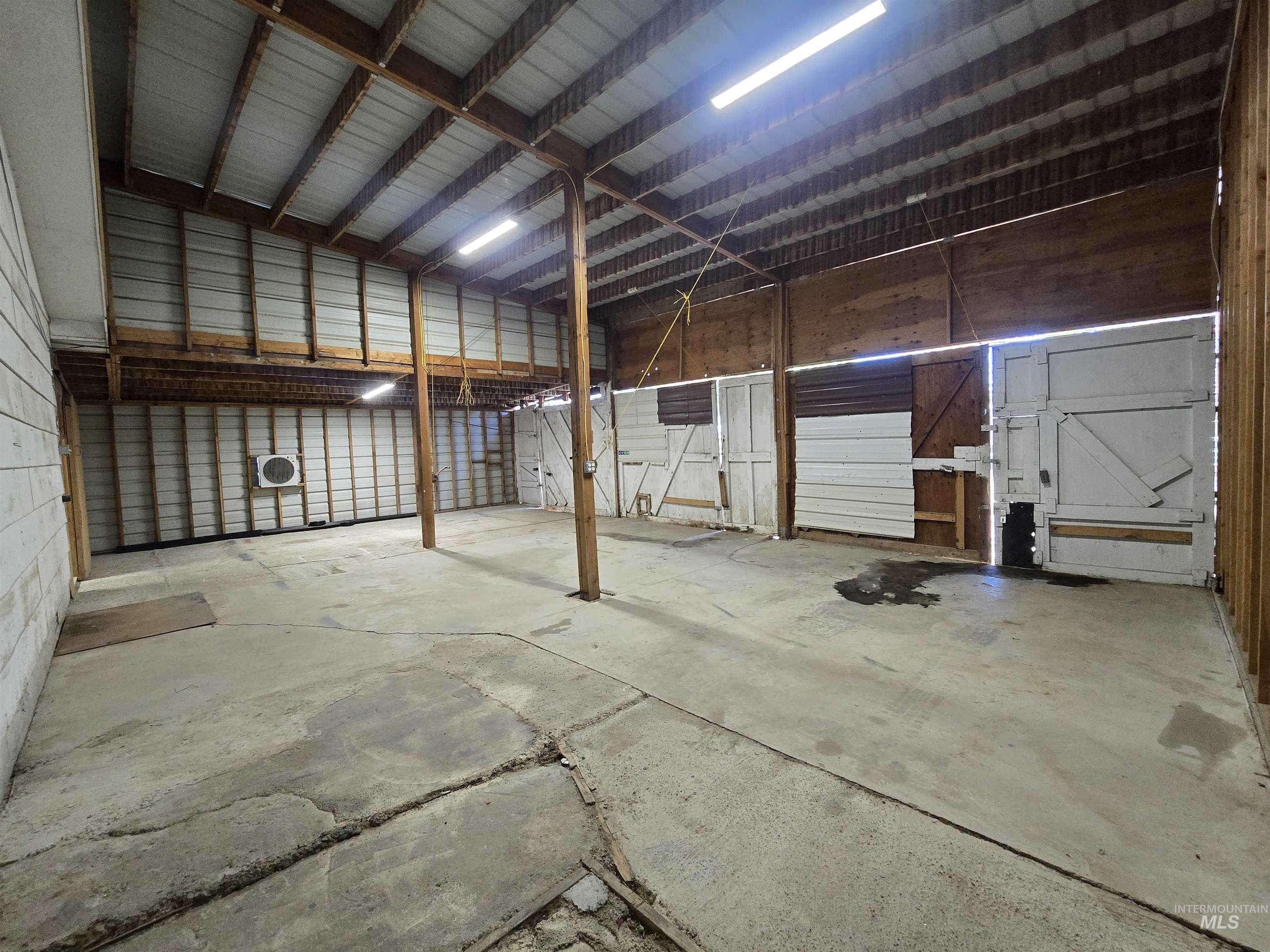 321 W Avenue E Property Photo 15