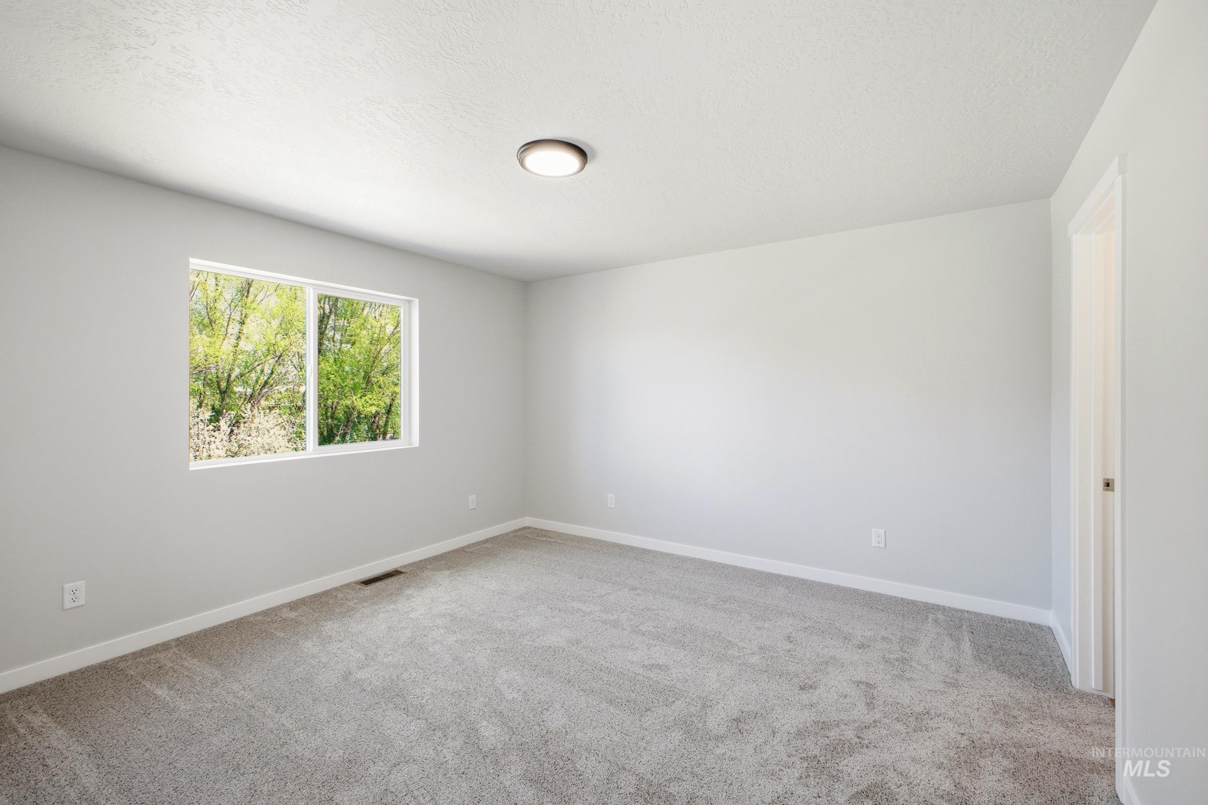 920 Thunderbolt St Property Photo 15
