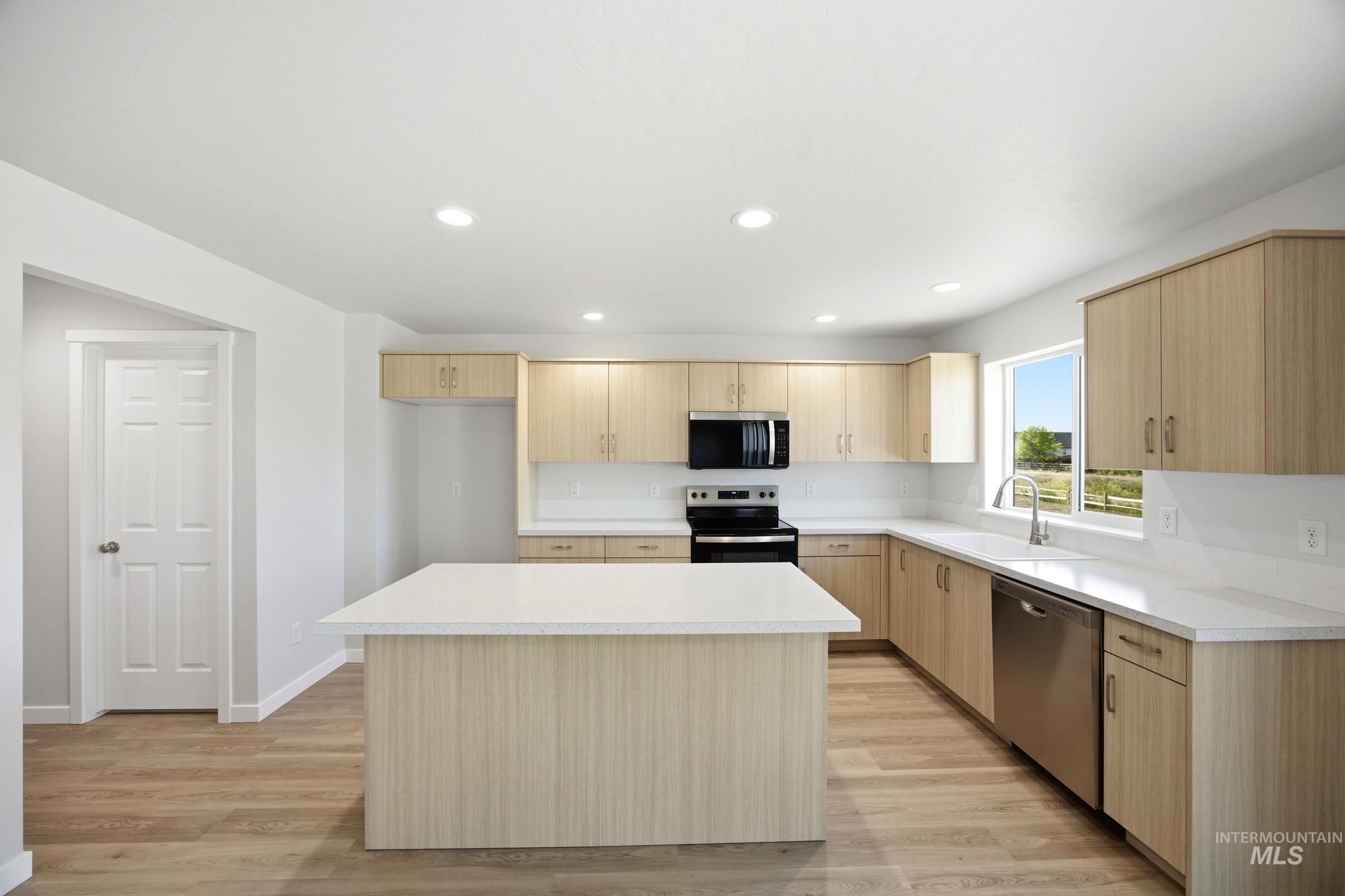 1419 Sunday River St Property Photo 3