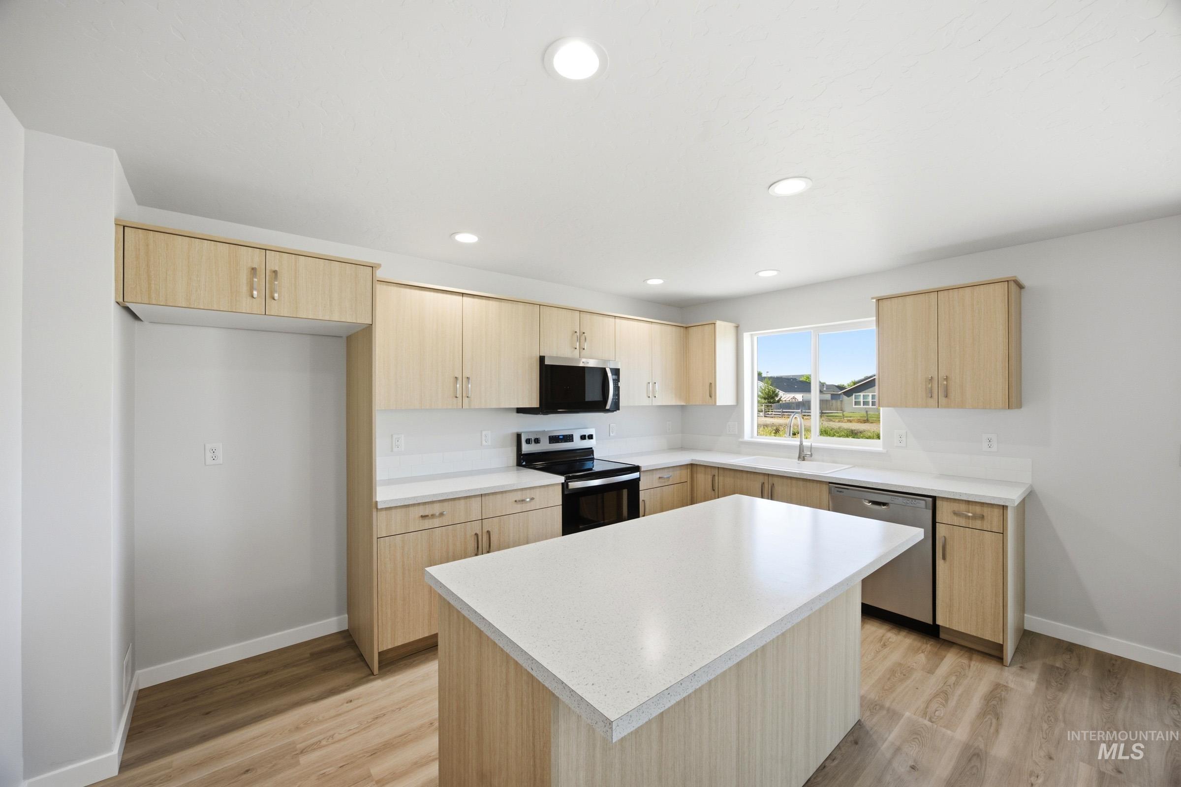 1419 Sunday River St Property Photo 4