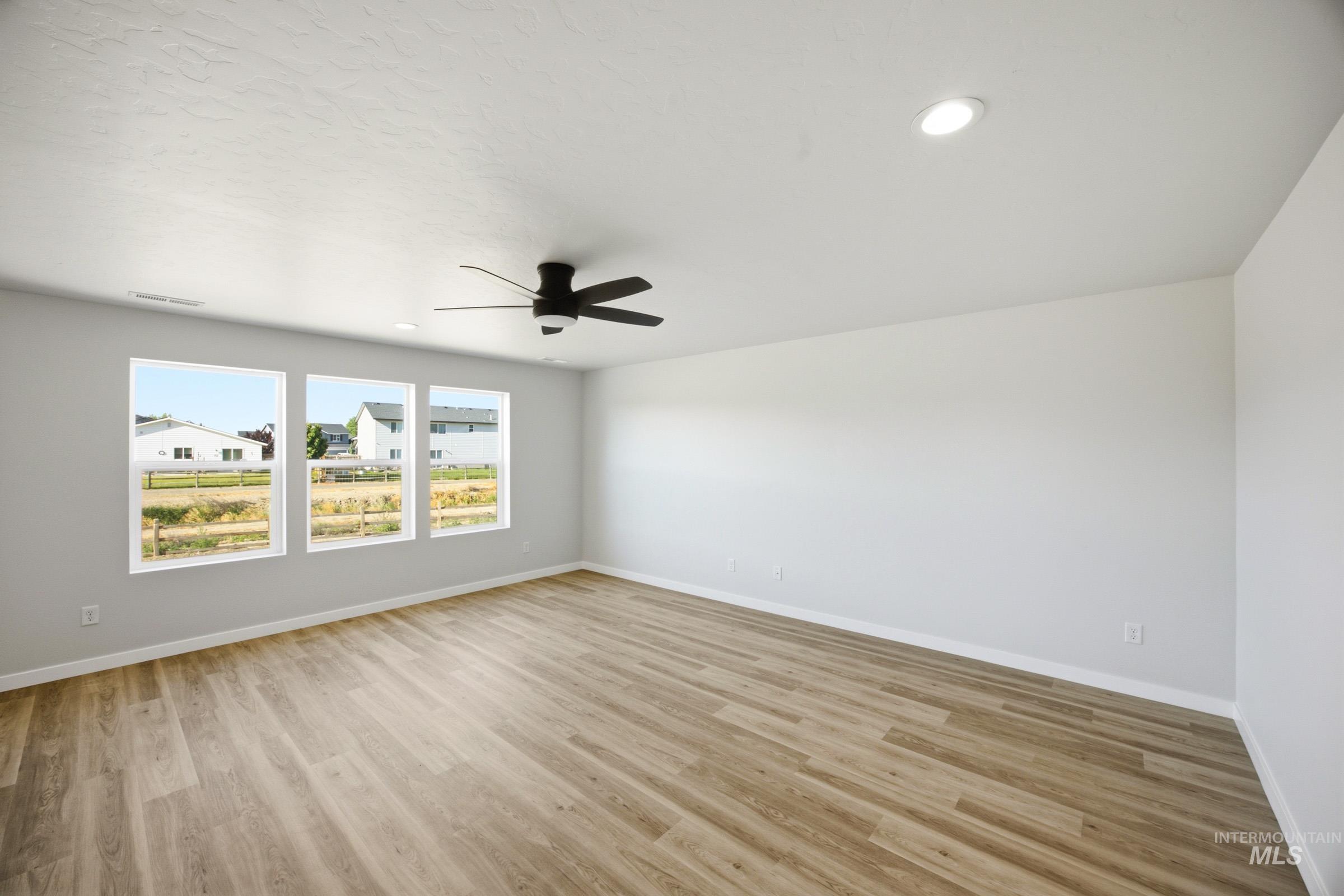 1419 Sunday River St Property Photo 8
