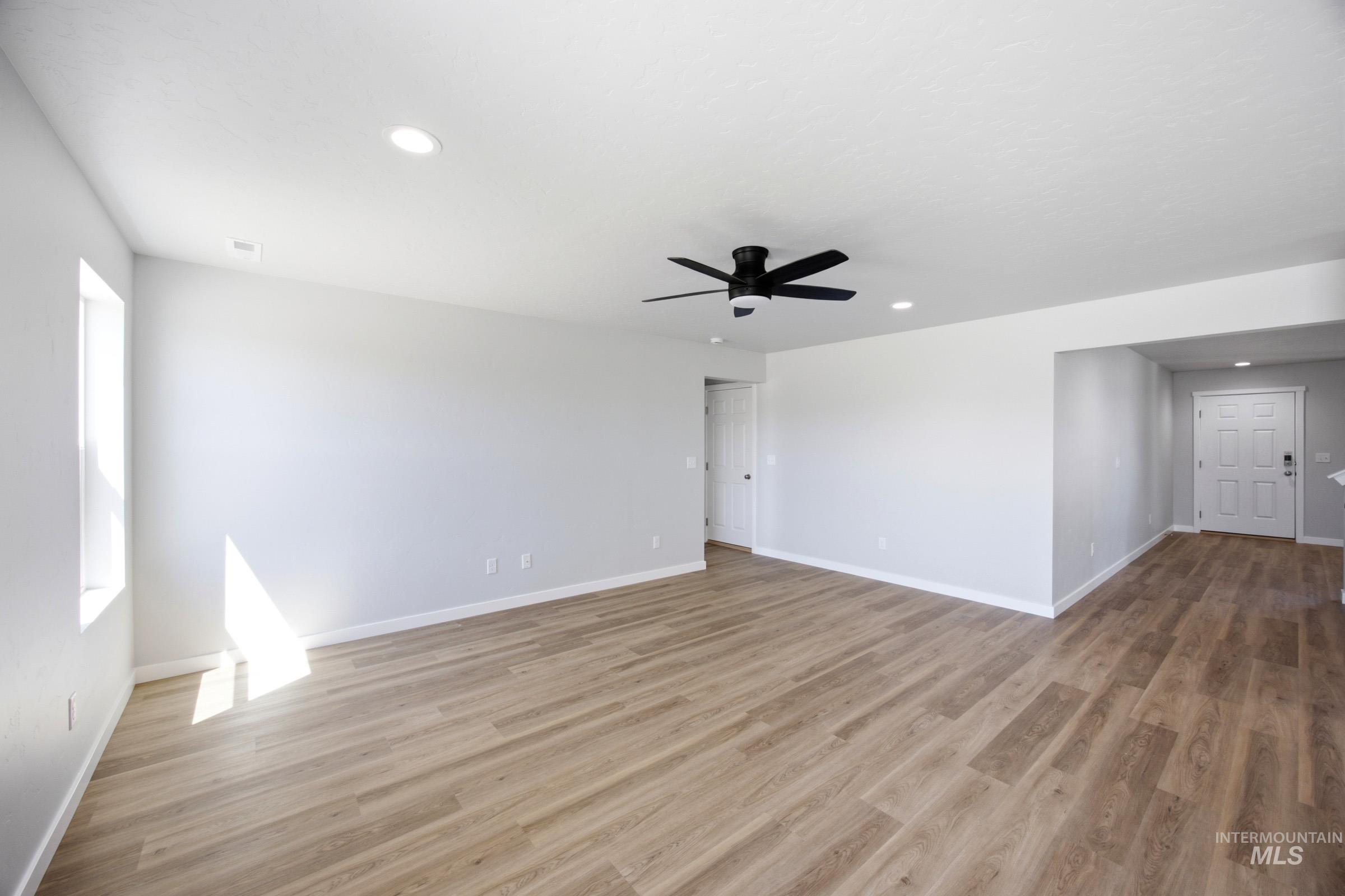 1651 Woods Bog Ave Property Photo 8