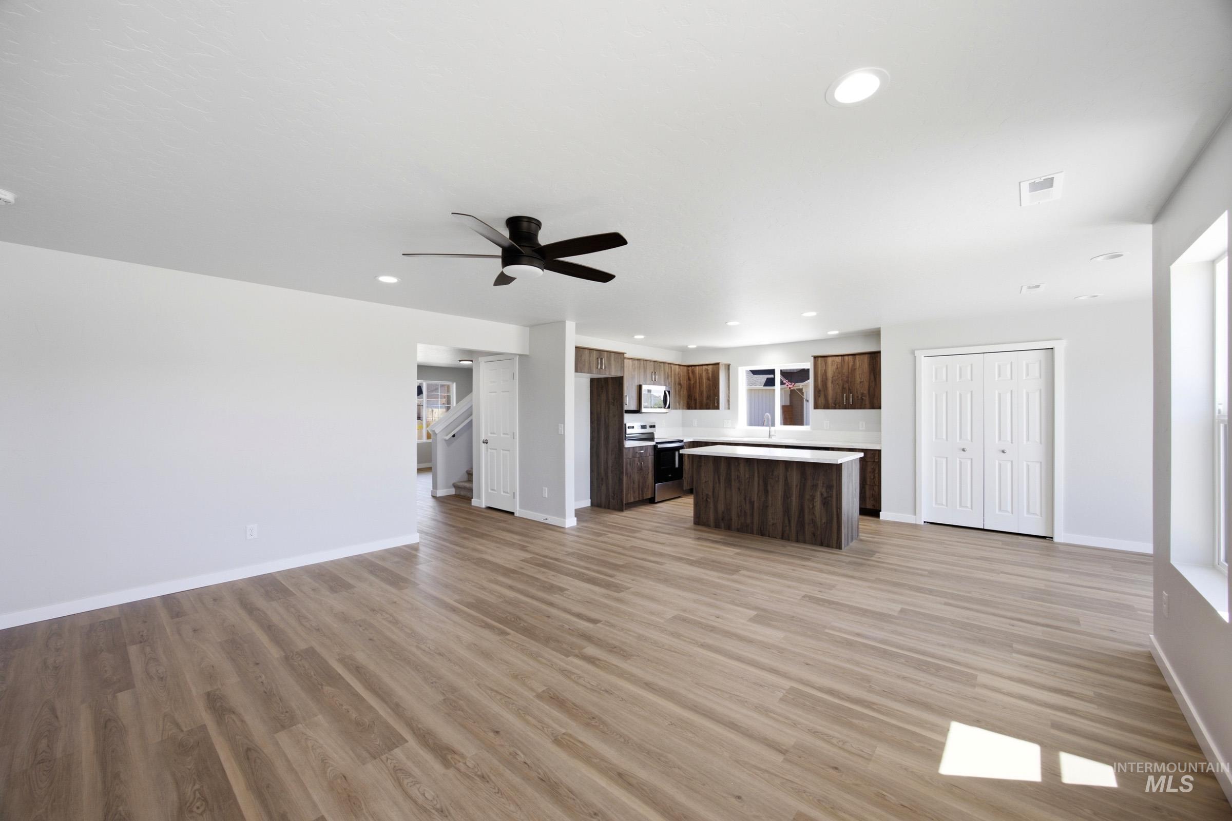 1651 Woods Bog Ave Property Photo 9