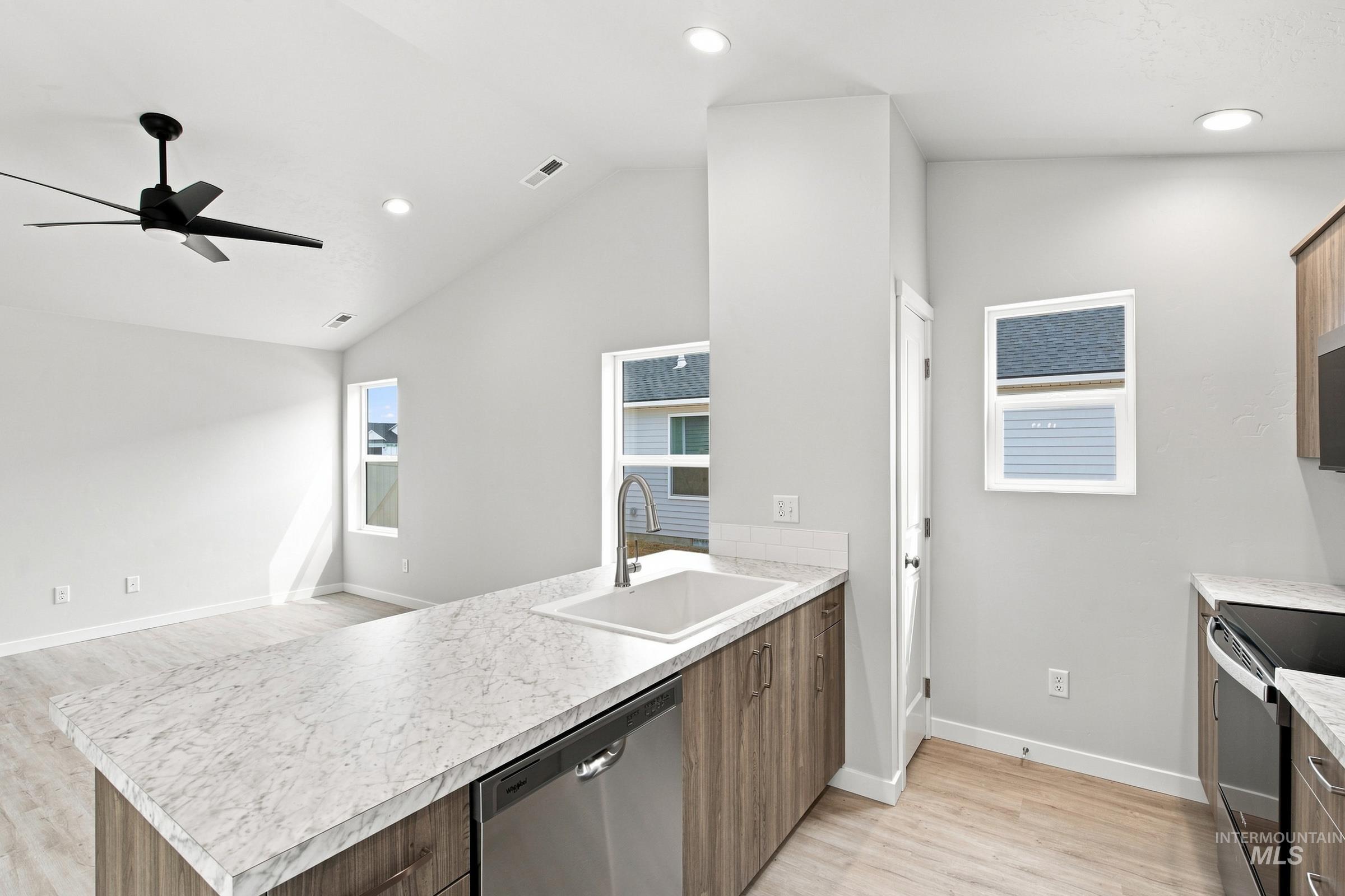 4218 Austin St Property Photo 5
