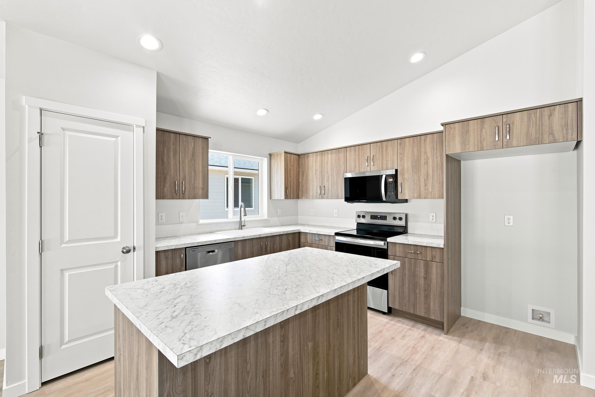 106 Golinda Ave Property Photo 4