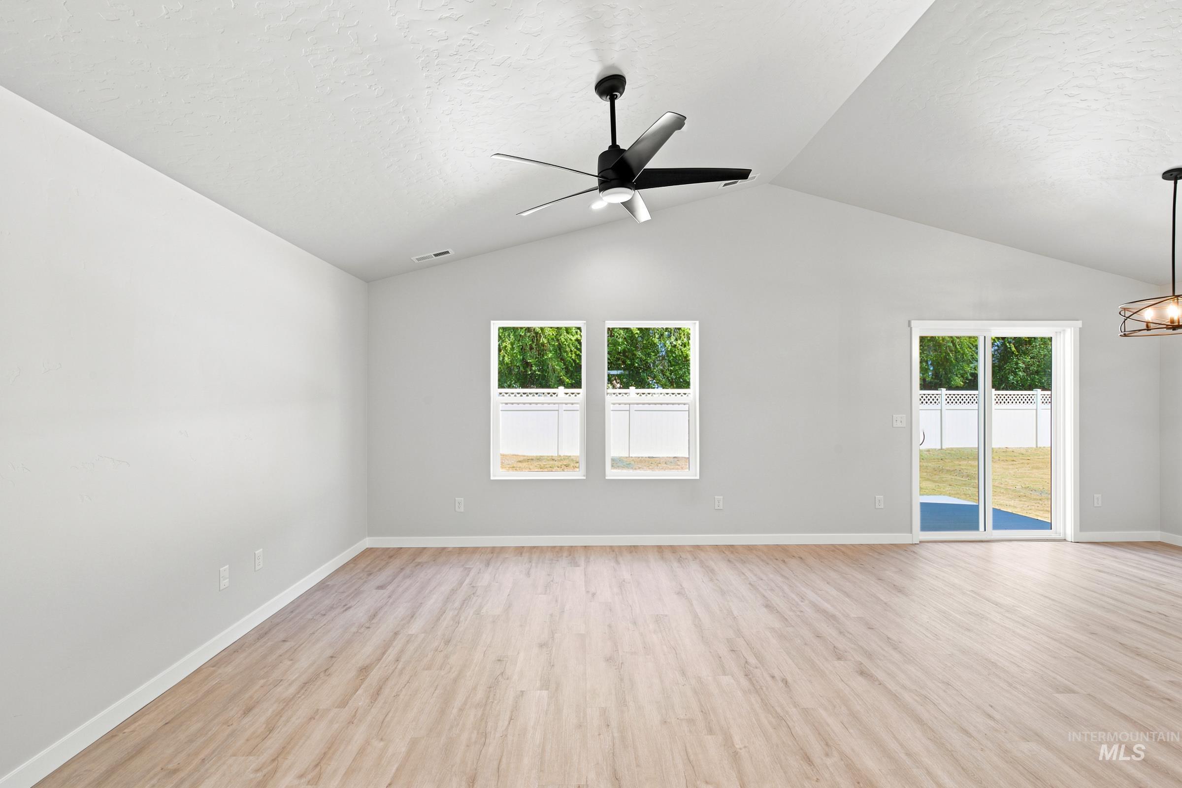 106 Golinda Ave Property Photo 8