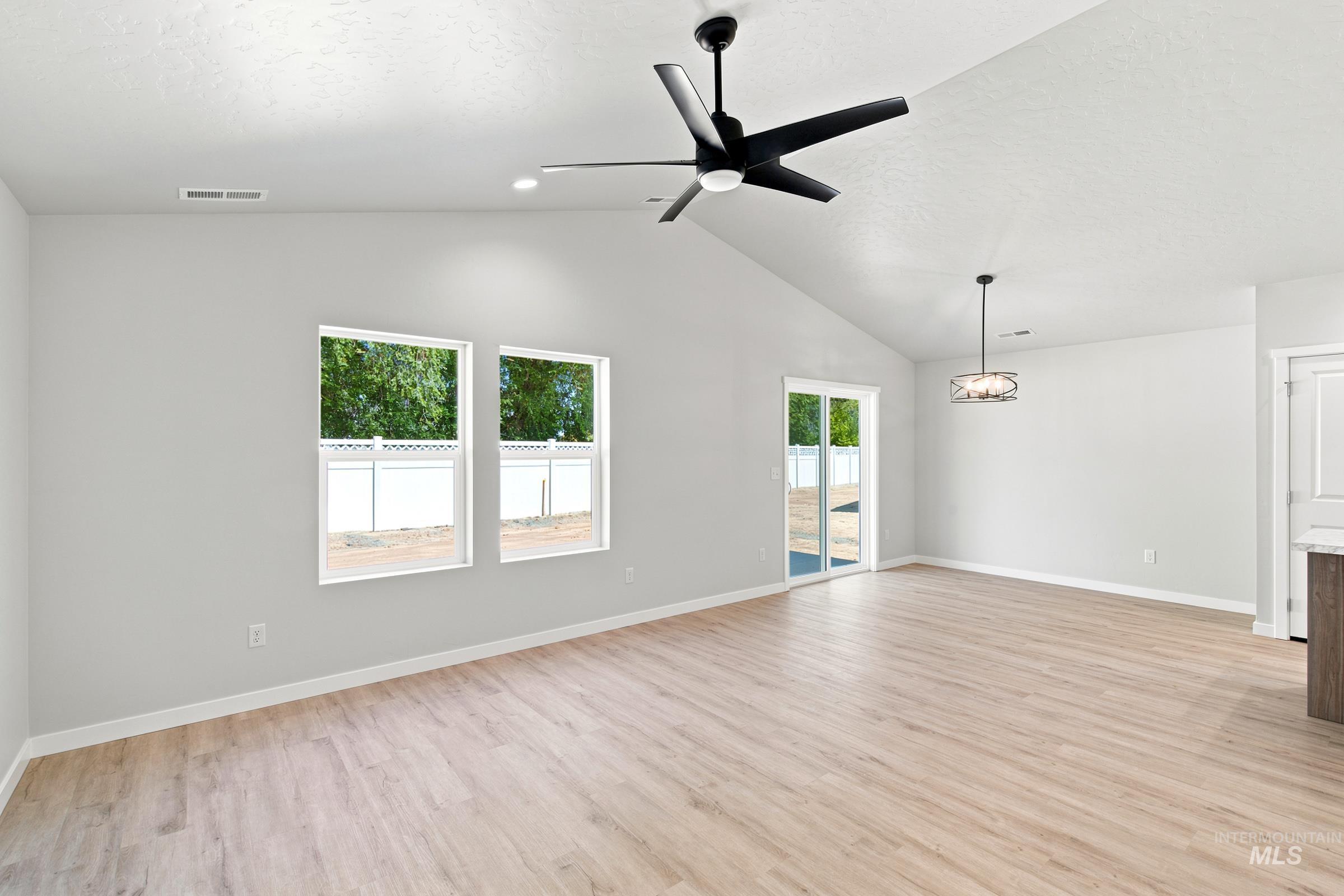 106 Golinda Ave Property Photo 9