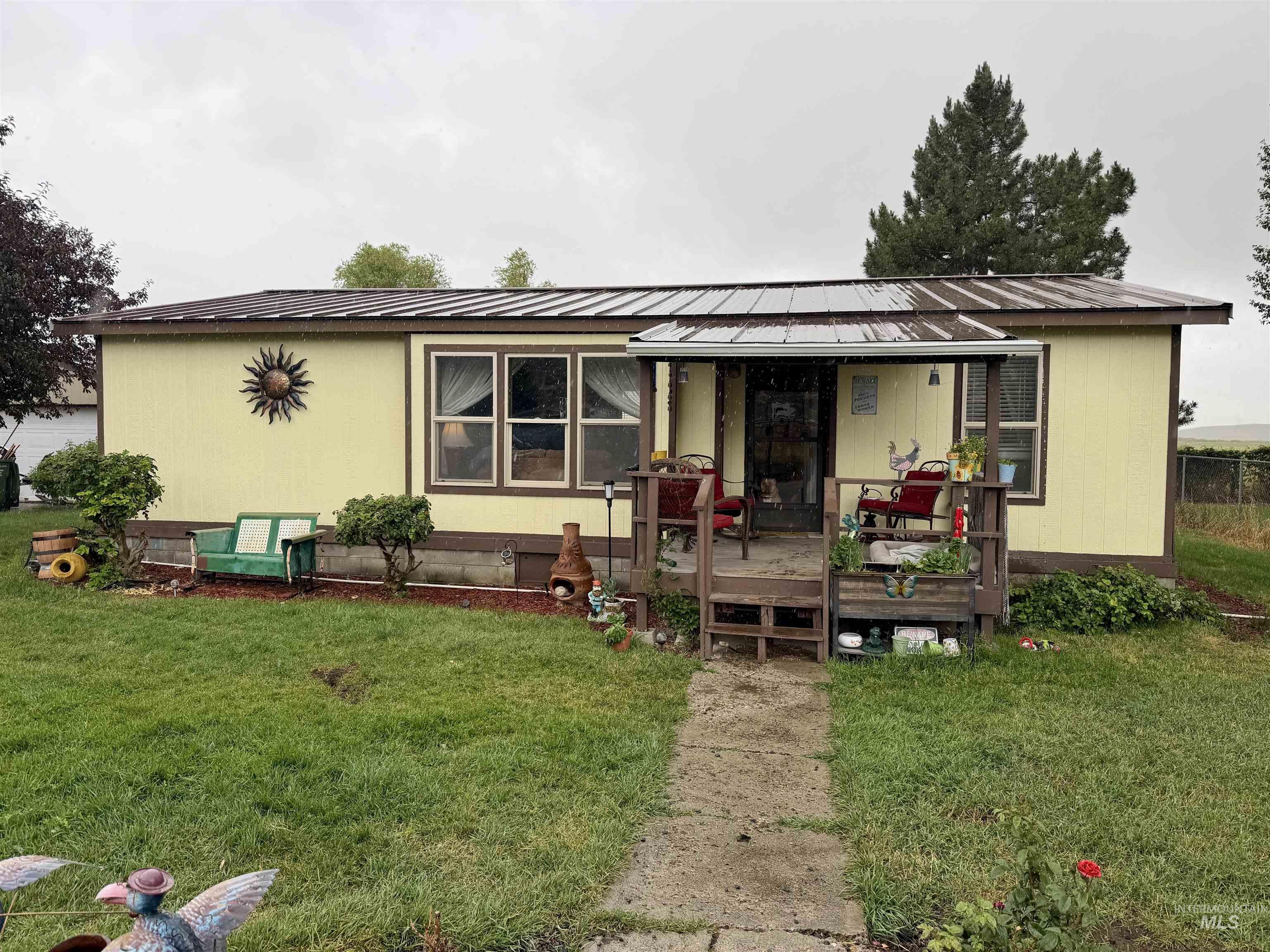 1401 Young Field Ave