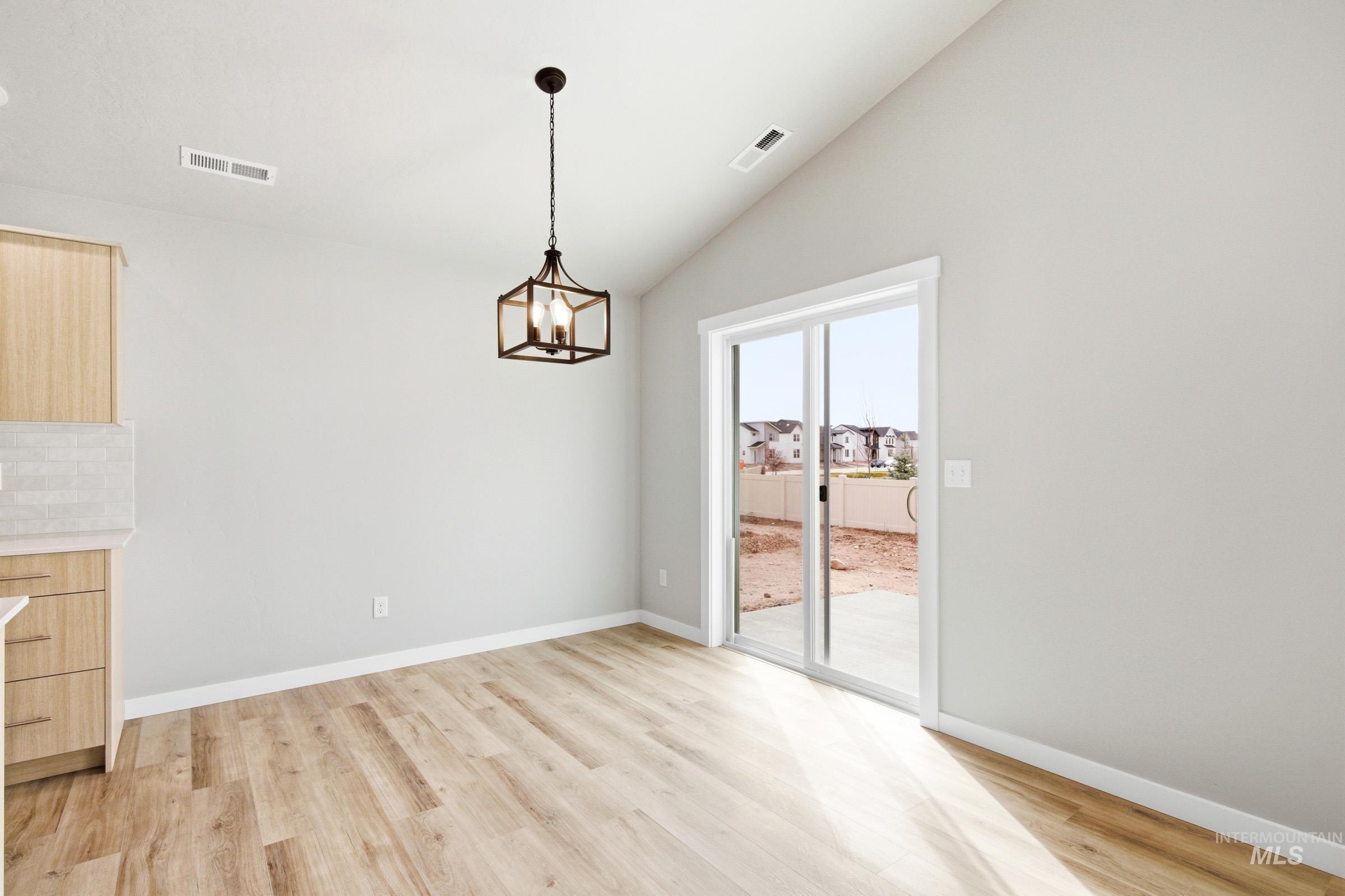 1093 W Jasper St Property Photo 6