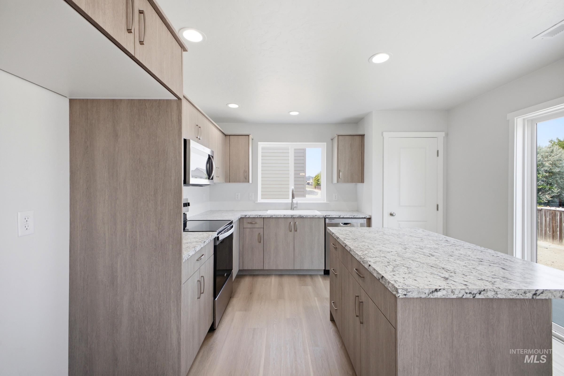 14044 Shiny Spruce St Property Photo 4