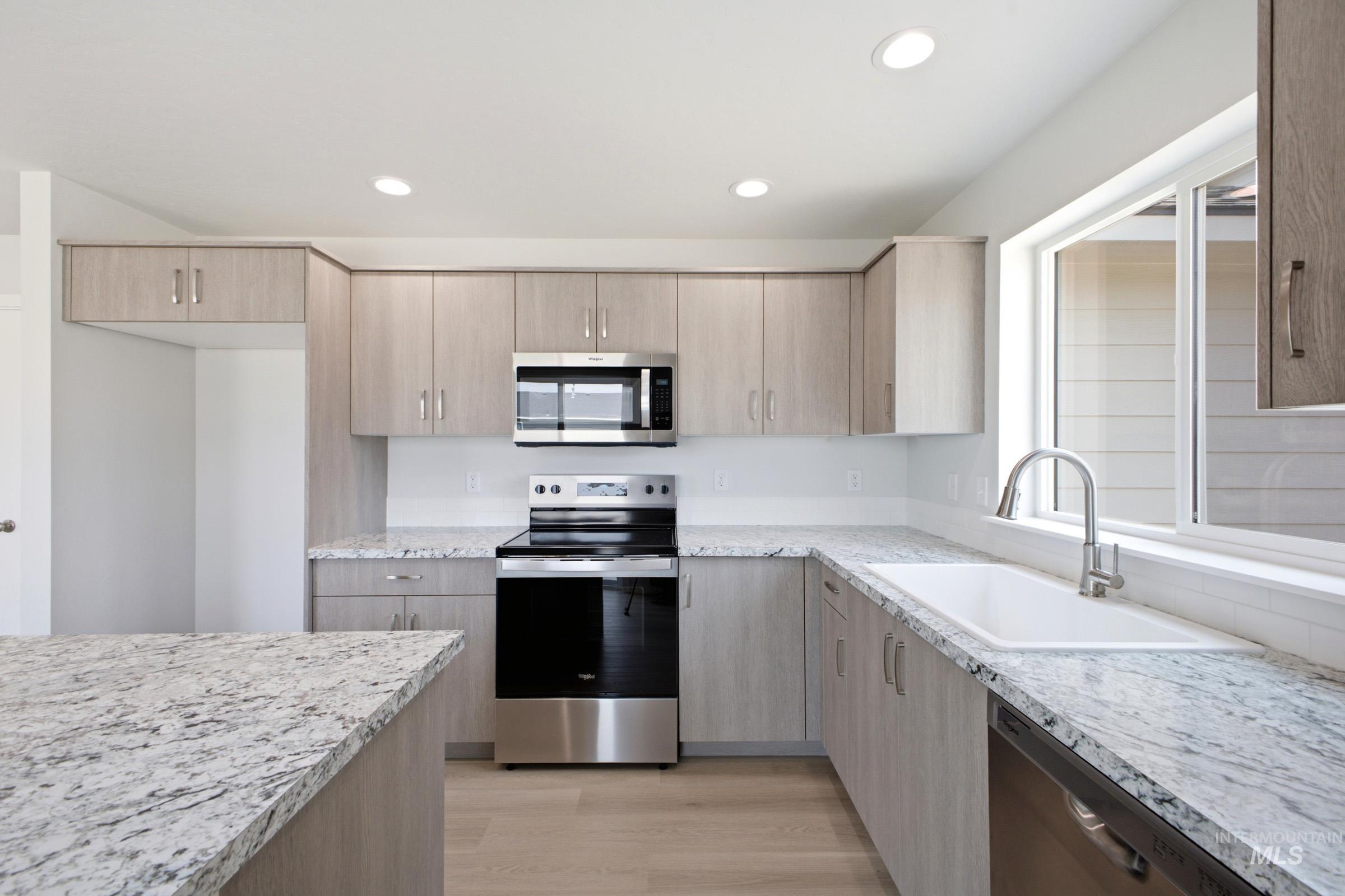 14044 Shiny Spruce St Property Photo 5