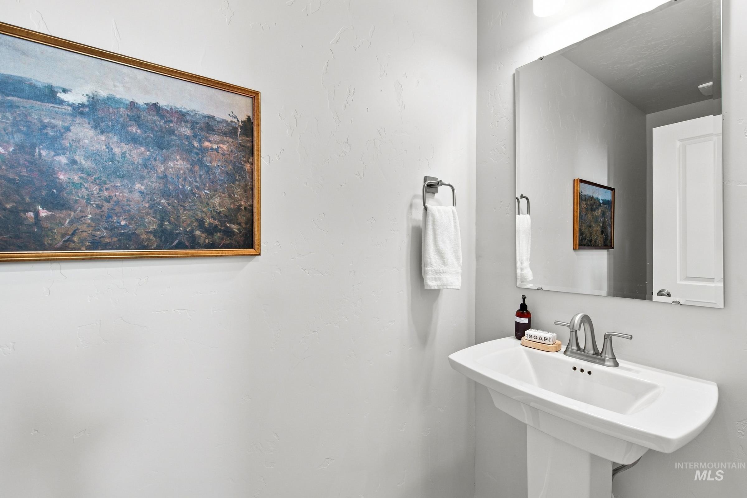 14044 Shiny Spruce St Property Photo 9