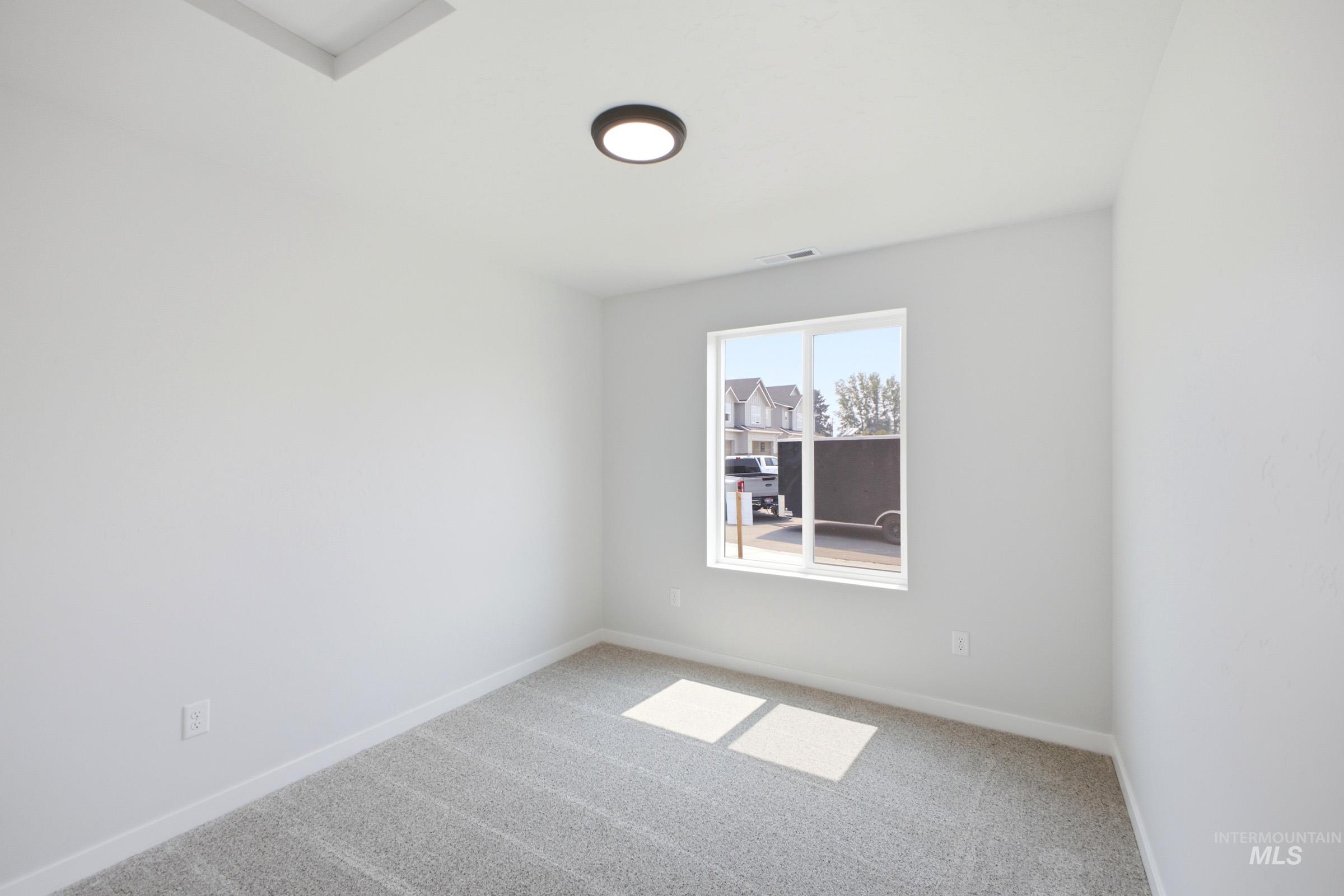 14044 Shiny Spruce St Property Photo 10