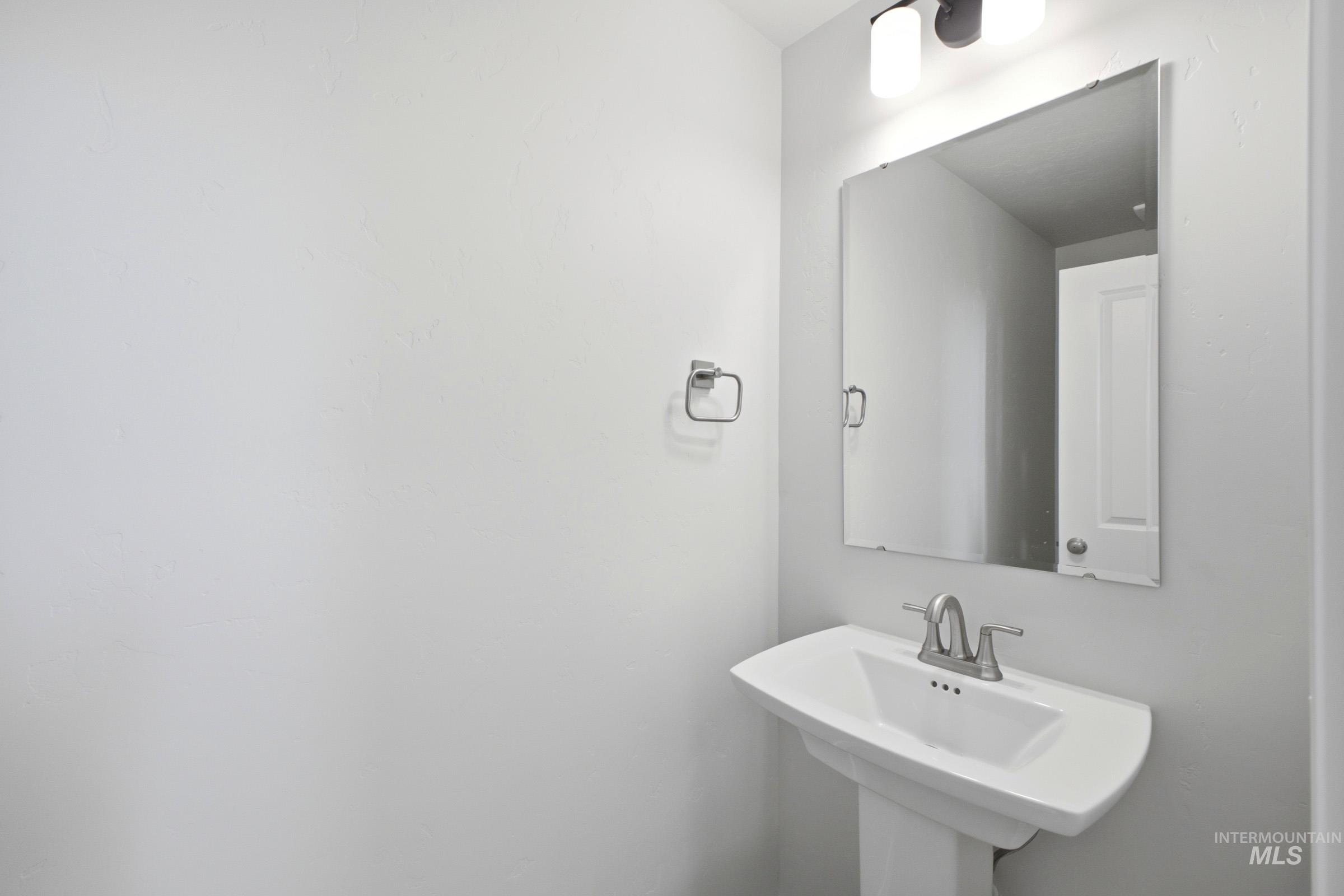 14044 Shiny Spruce St Property Photo 12