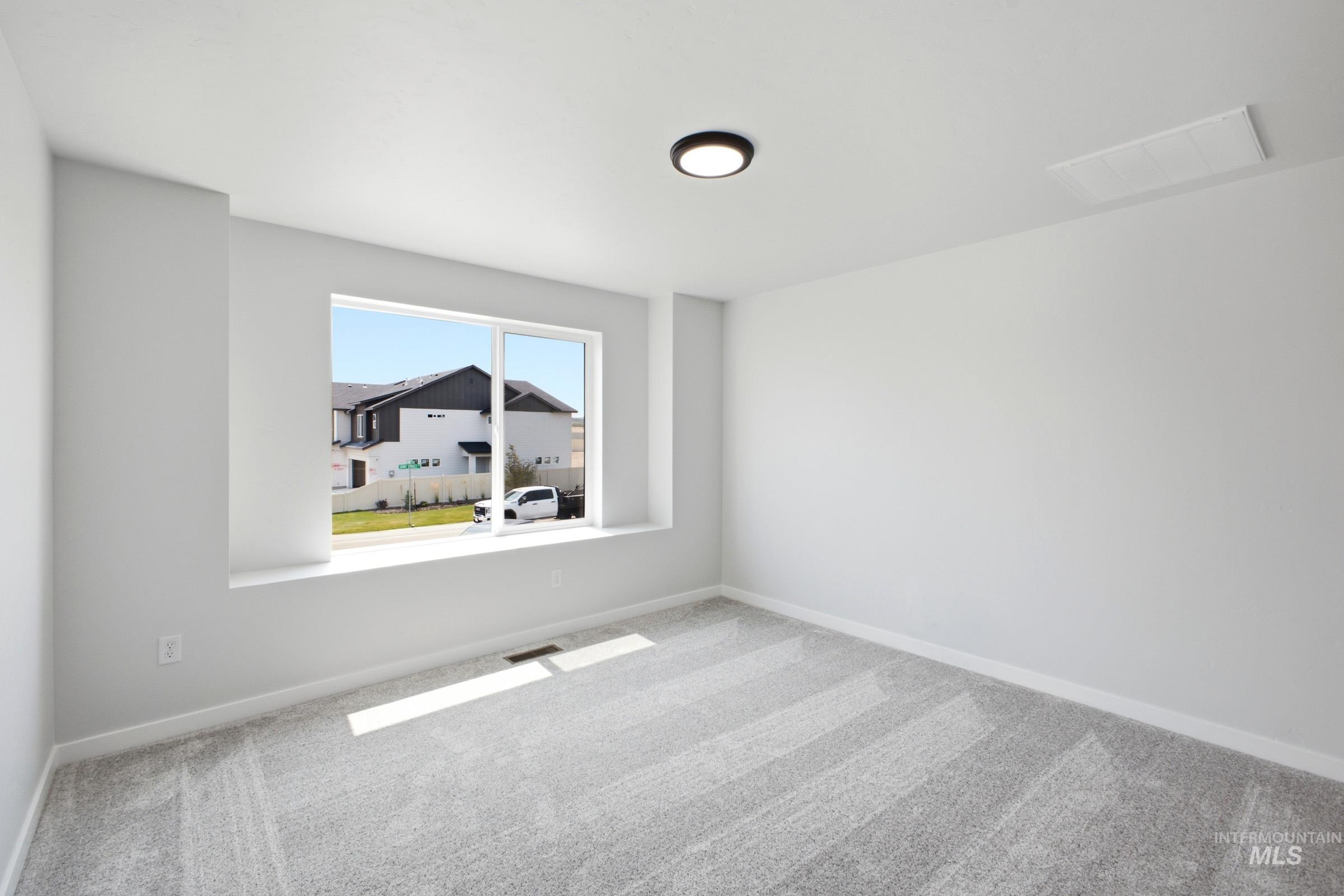 14044 Shiny Spruce St Property Photo 13