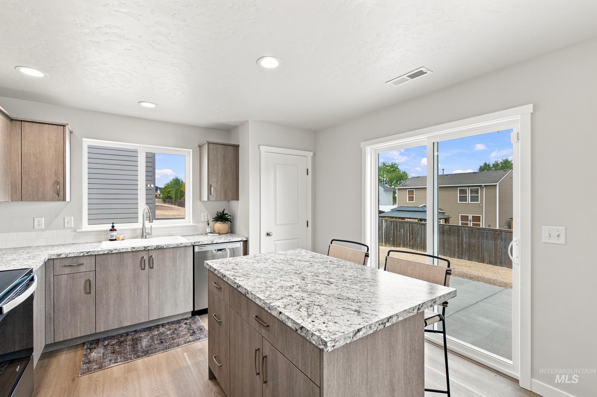 14044 Shiny Spruce St Property Photo 18