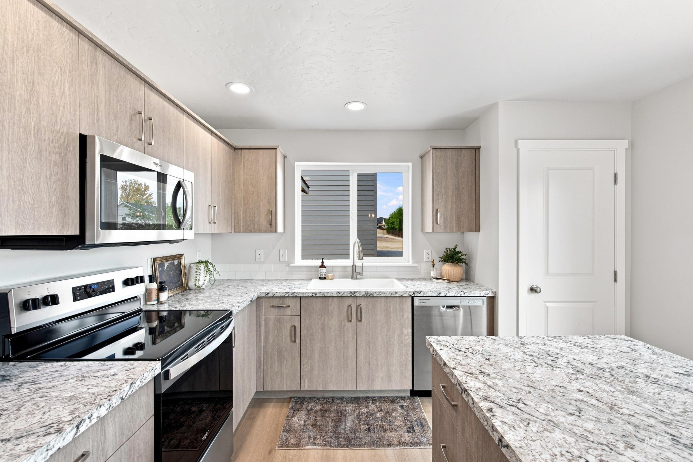 14044 Shiny Spruce St Property Photo 19