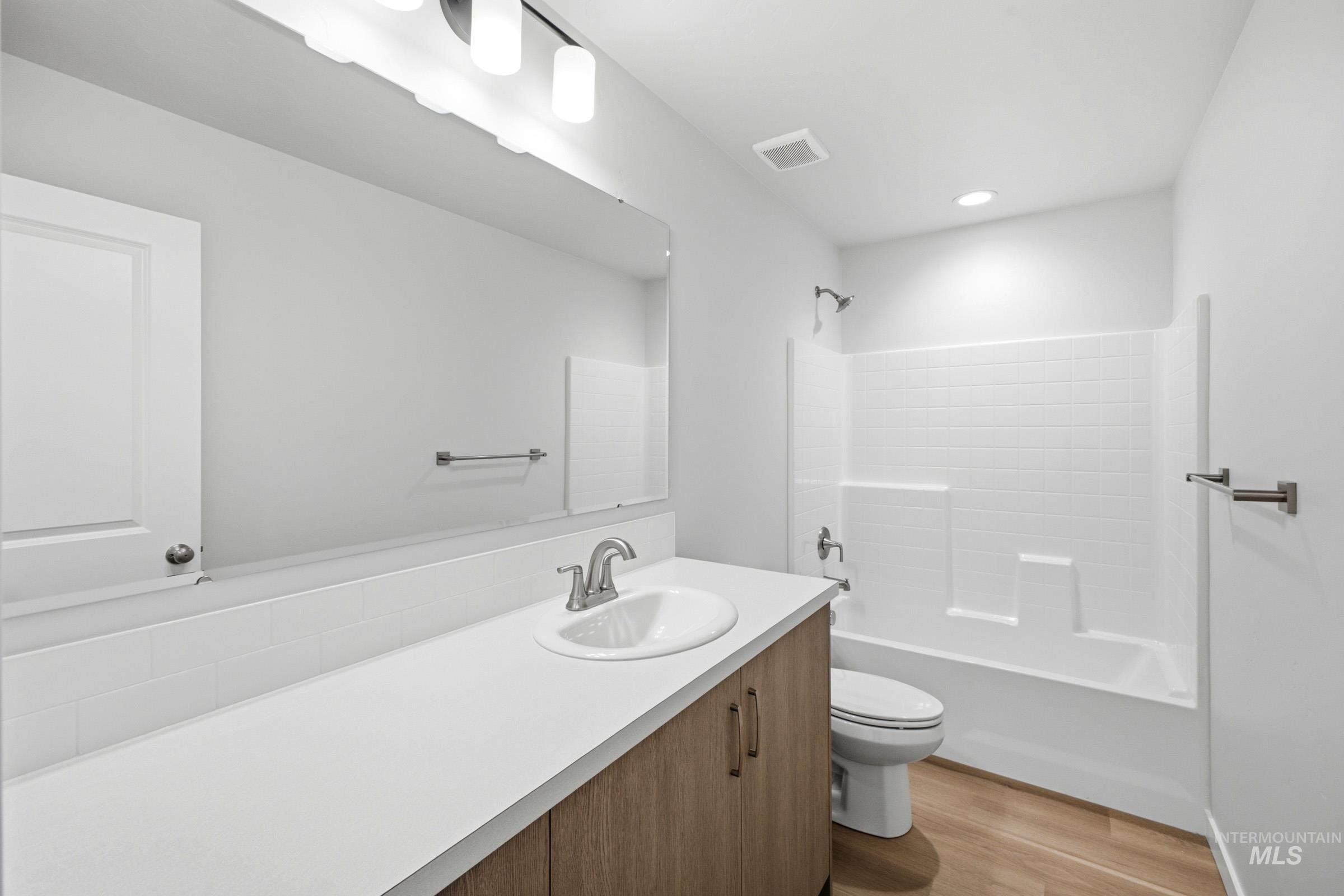14044 Shiny Spruce St Property Photo 20