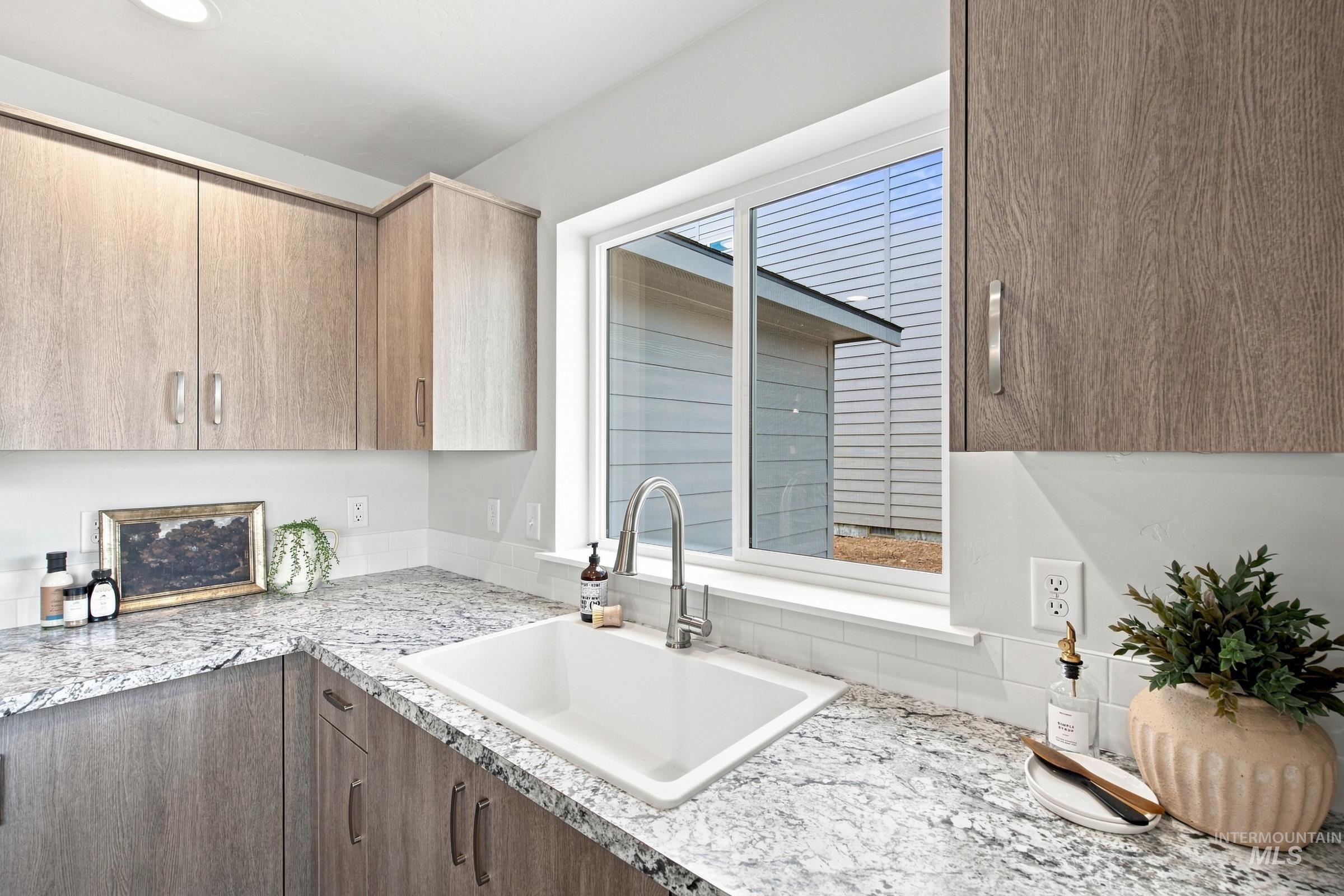 14044 Shiny Spruce St Property Photo 21