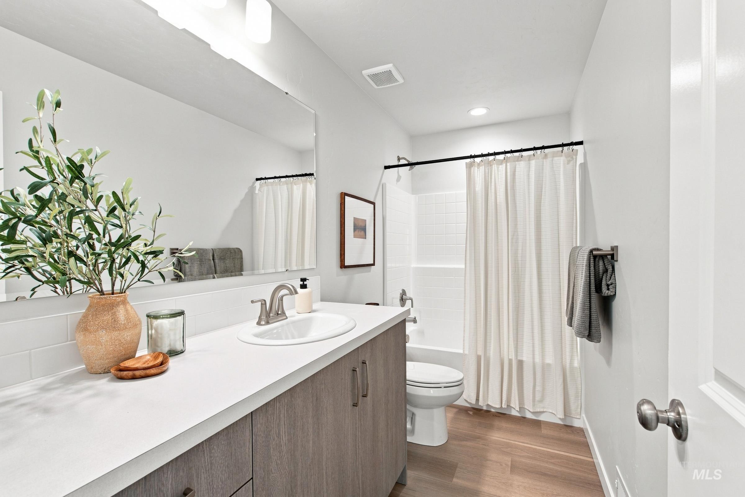 14044 Shiny Spruce St Property Photo 37