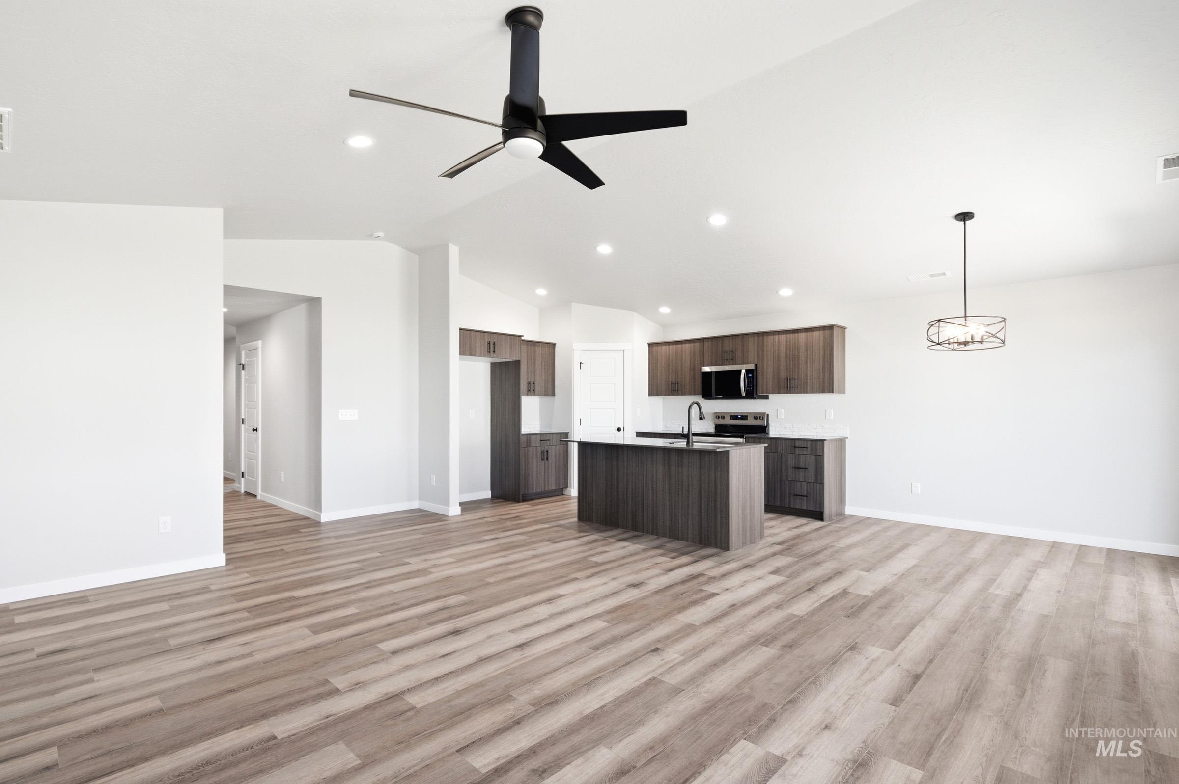 12805 Decatur St Property Photo 11