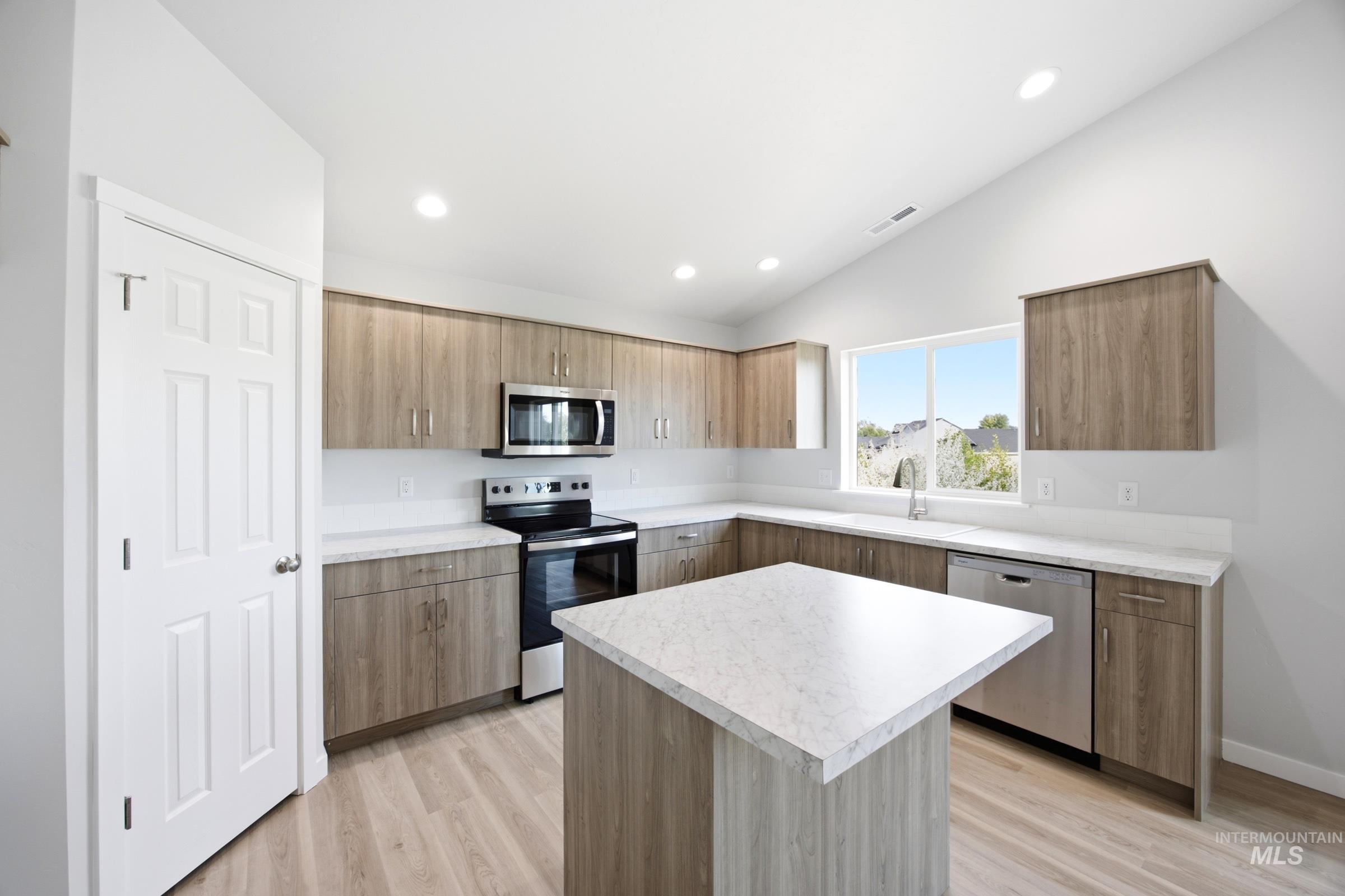 3522 E Boxelder Dr Property Photo 4