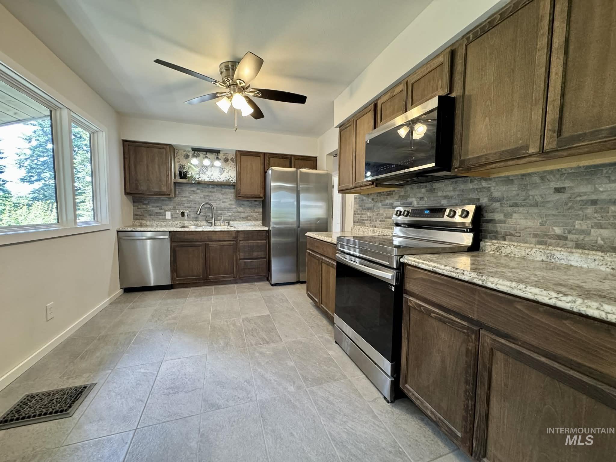 170 Timberline Dr Property Photo 5