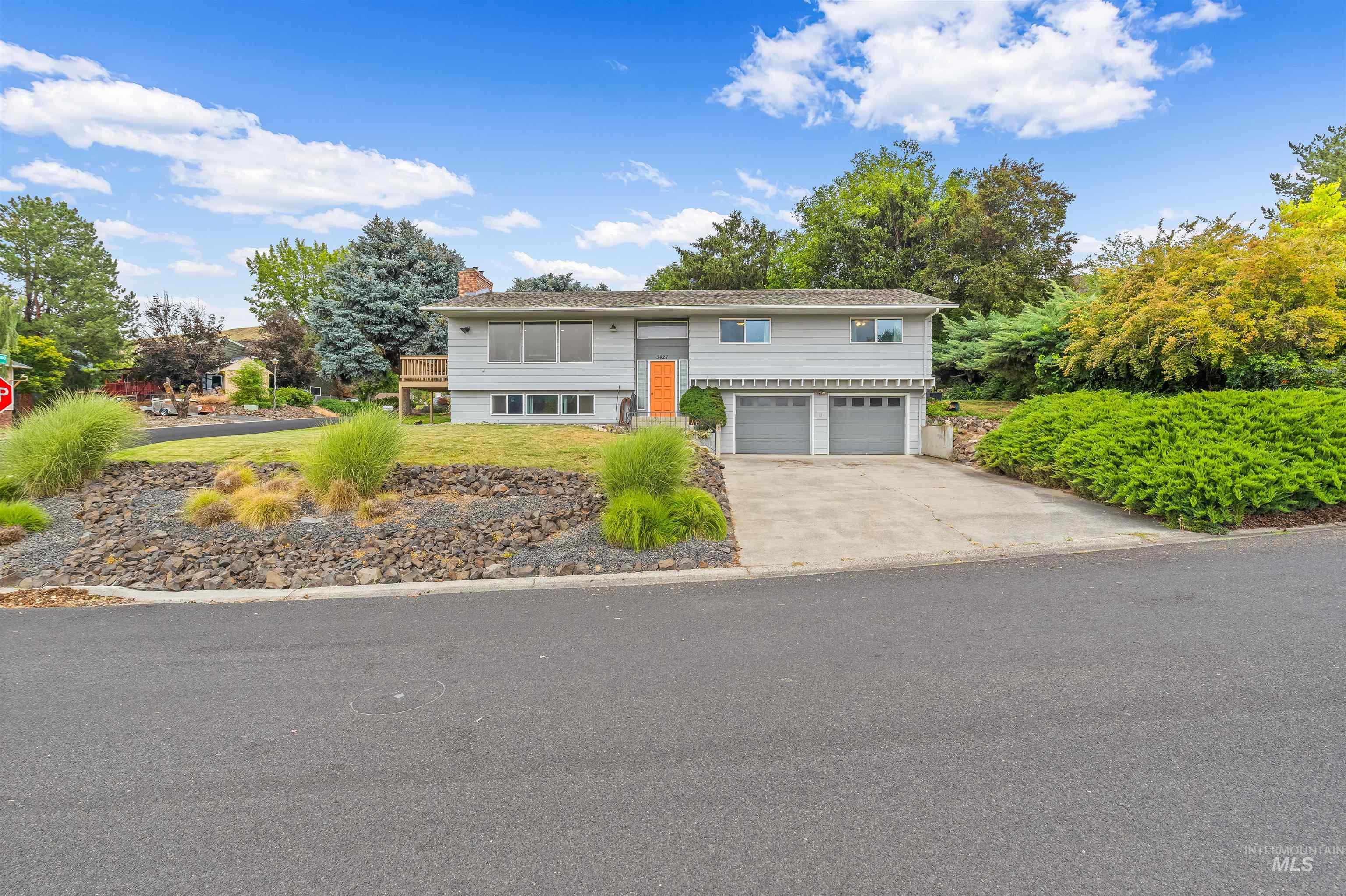 3427 Syringa Dr Property Photo 1