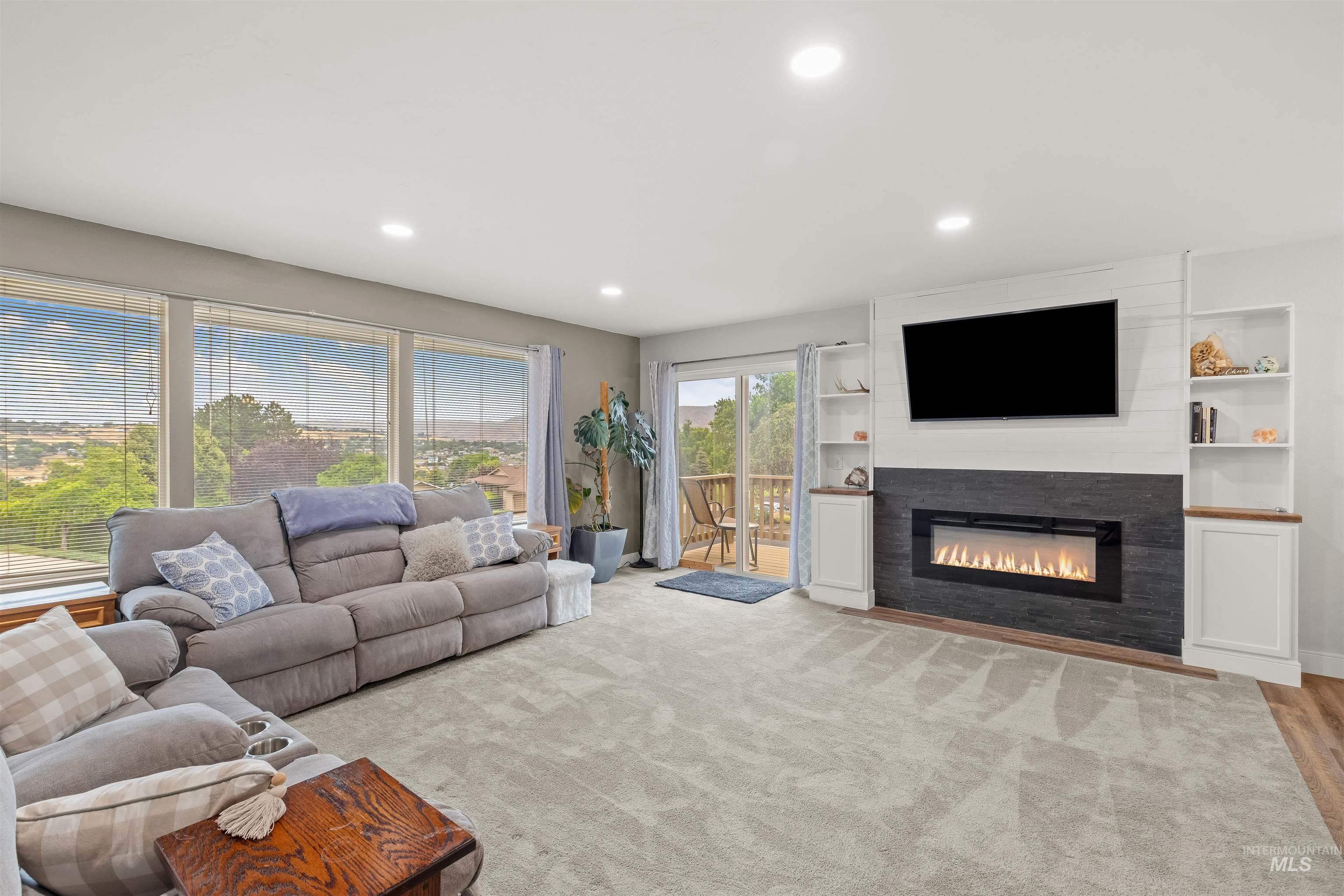 3427 Syringa Dr Property Photo 3