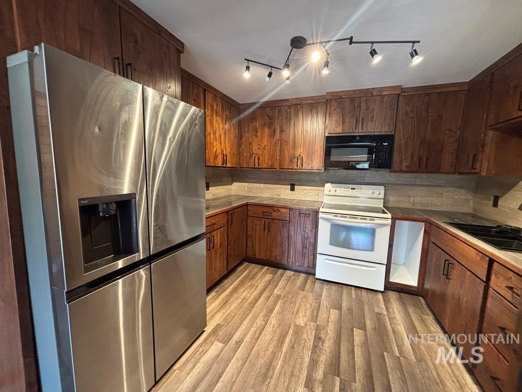 941 S Main Street Property Photo 7