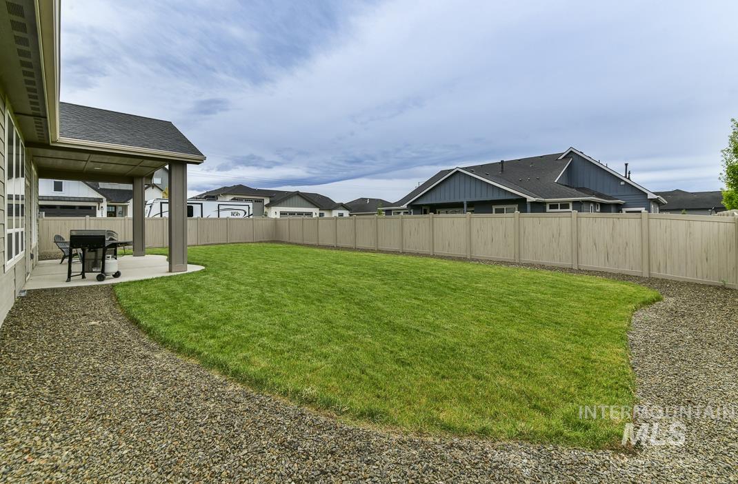 2391 S Kren Ave Property Photo 12