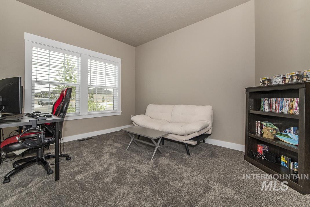 2391 S Kren Ave Property Photo 14