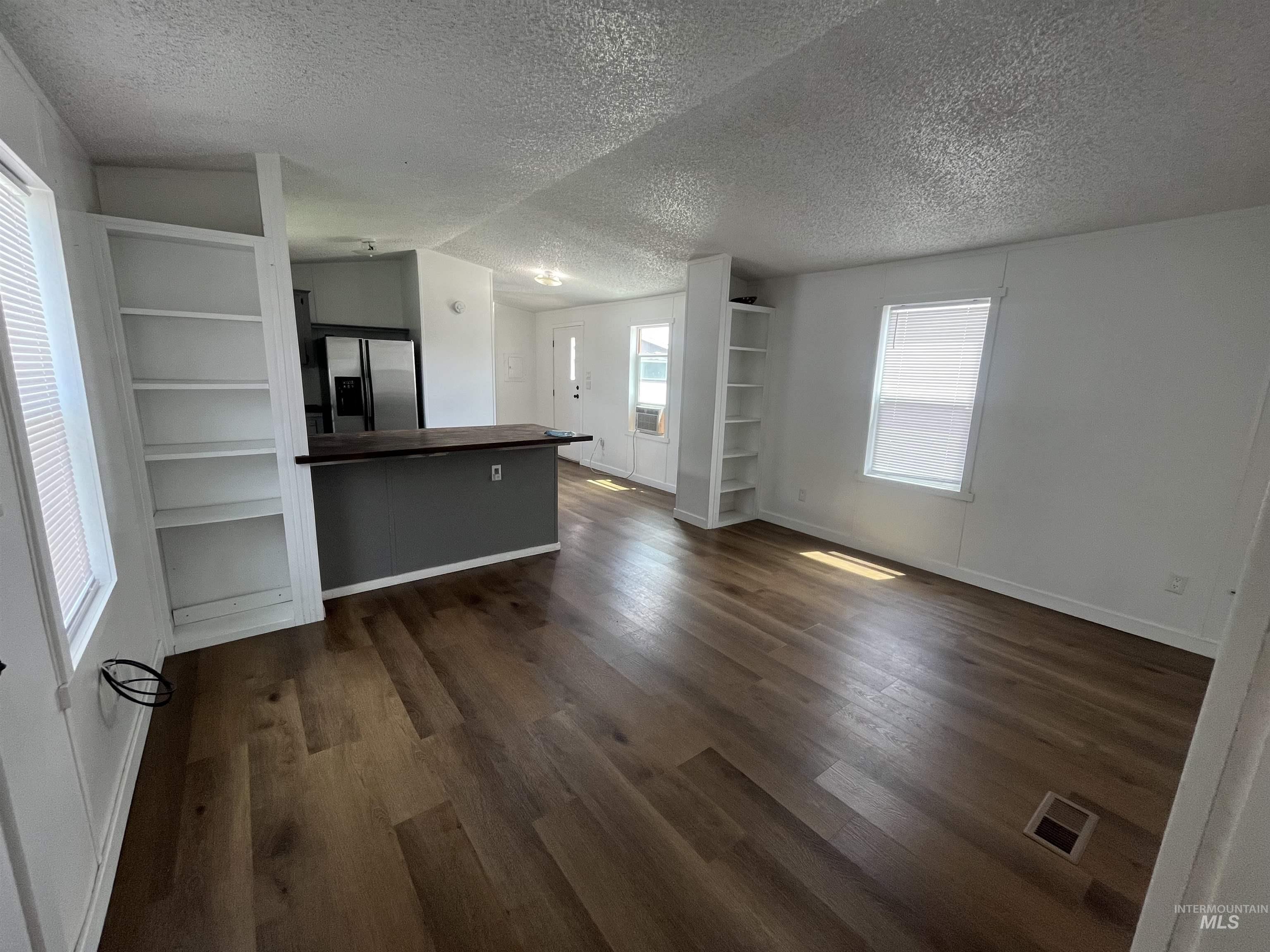 715 E Center Street #105 Property Photo 4
