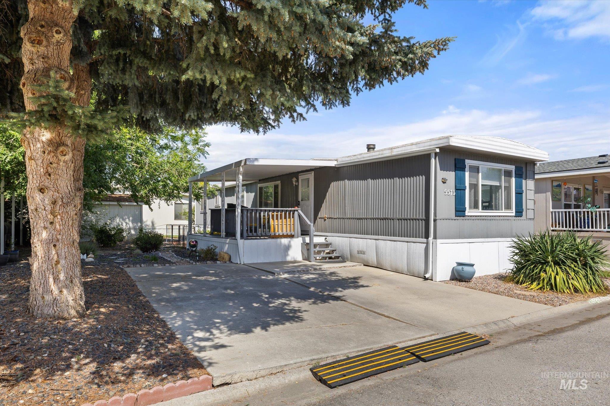 5573 Fairfax Ln Property Photo 1