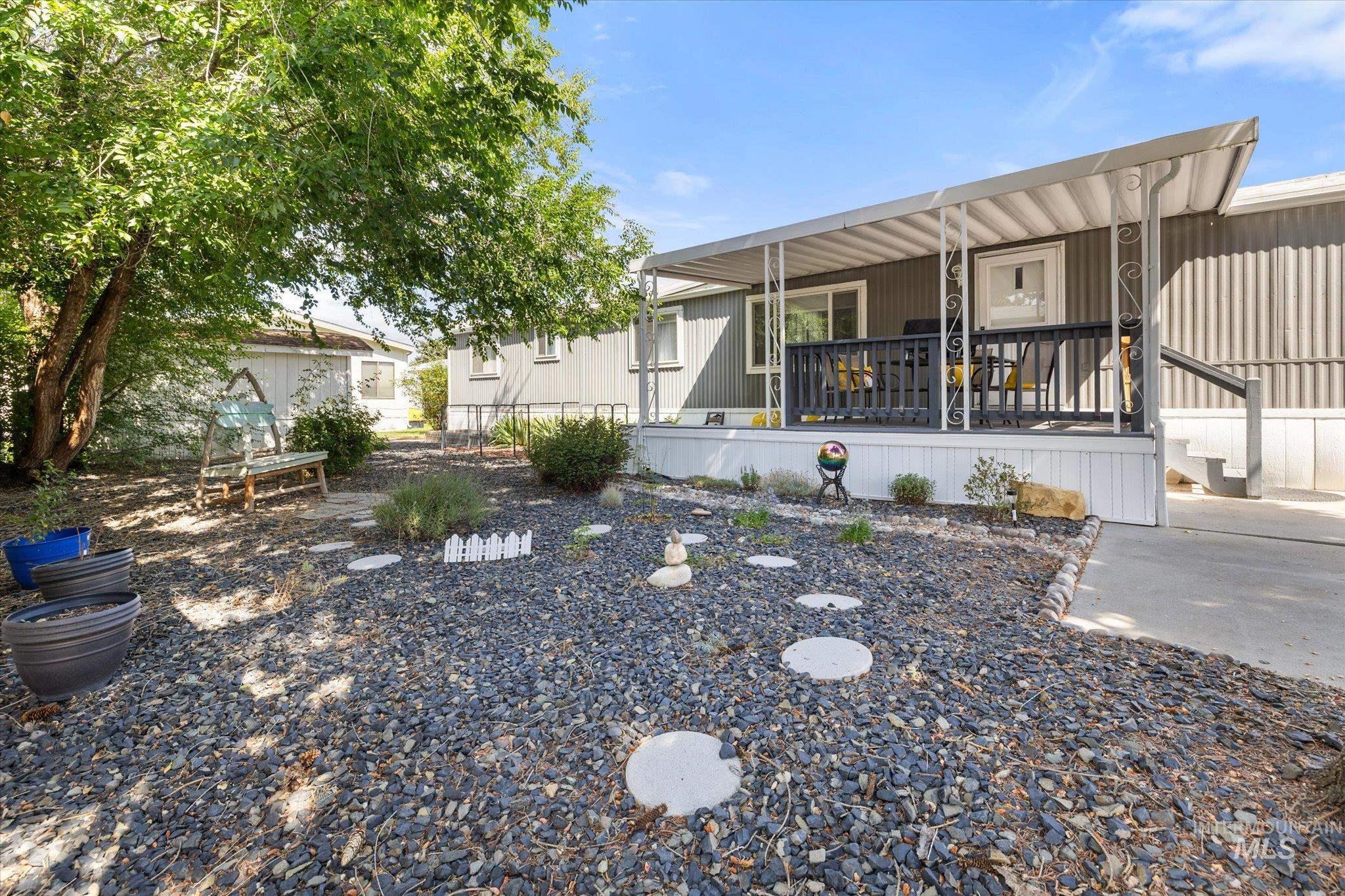 5573 Fairfax Ln Property Photo 3