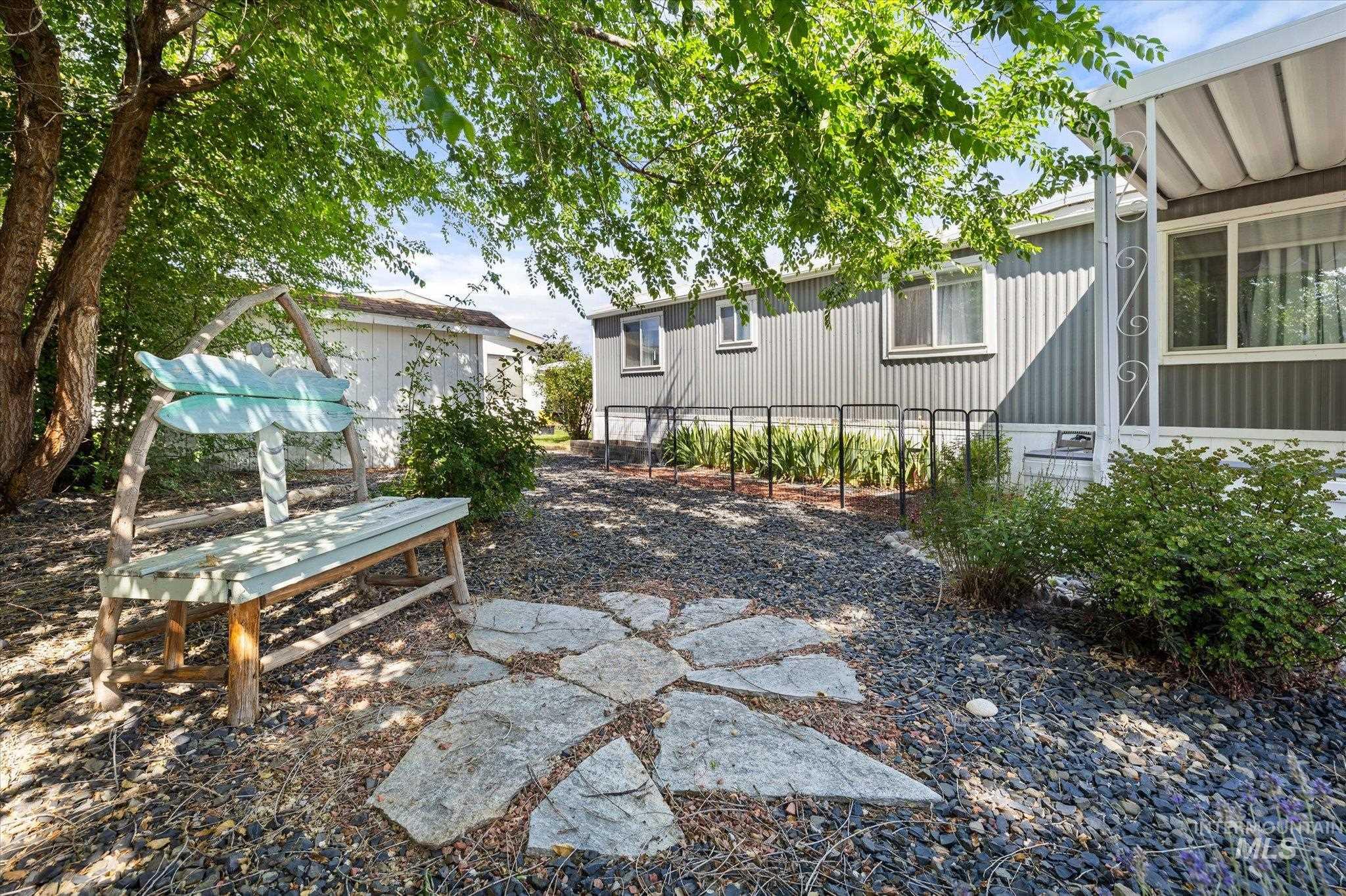 5573 Fairfax Ln Property Photo 4