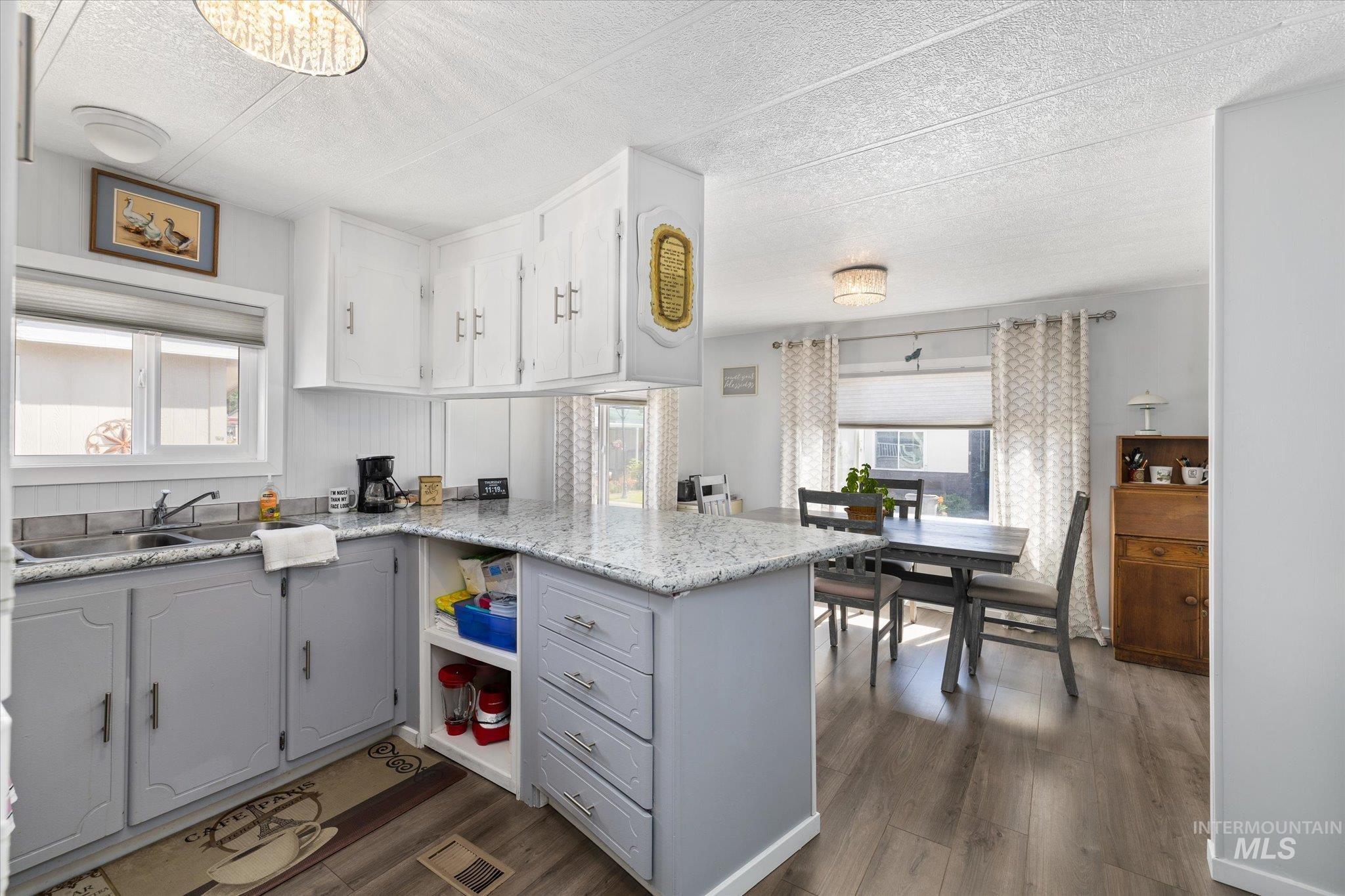 5573 Fairfax Ln Property Photo 16