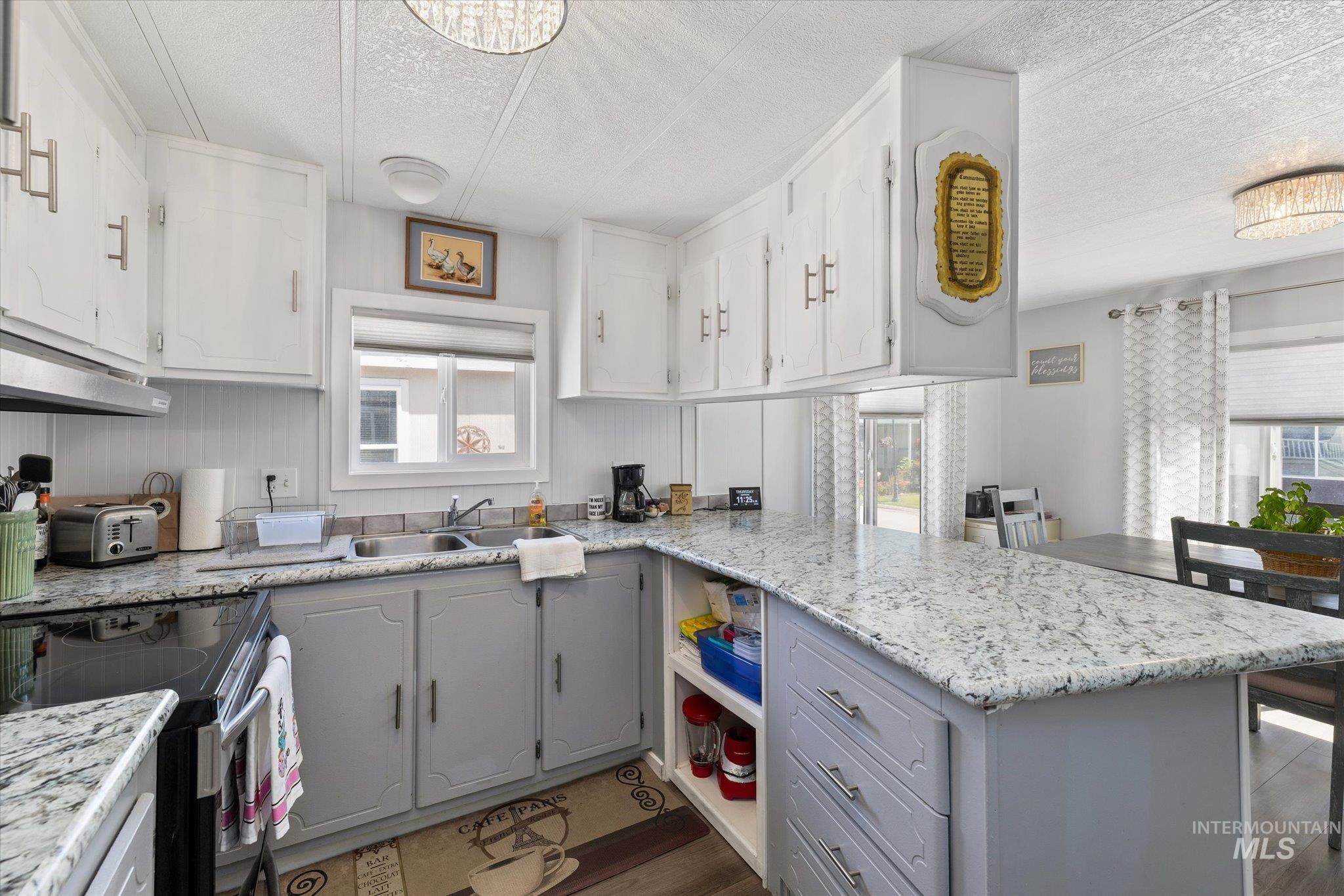 5573 Fairfax Ln Property Photo 17