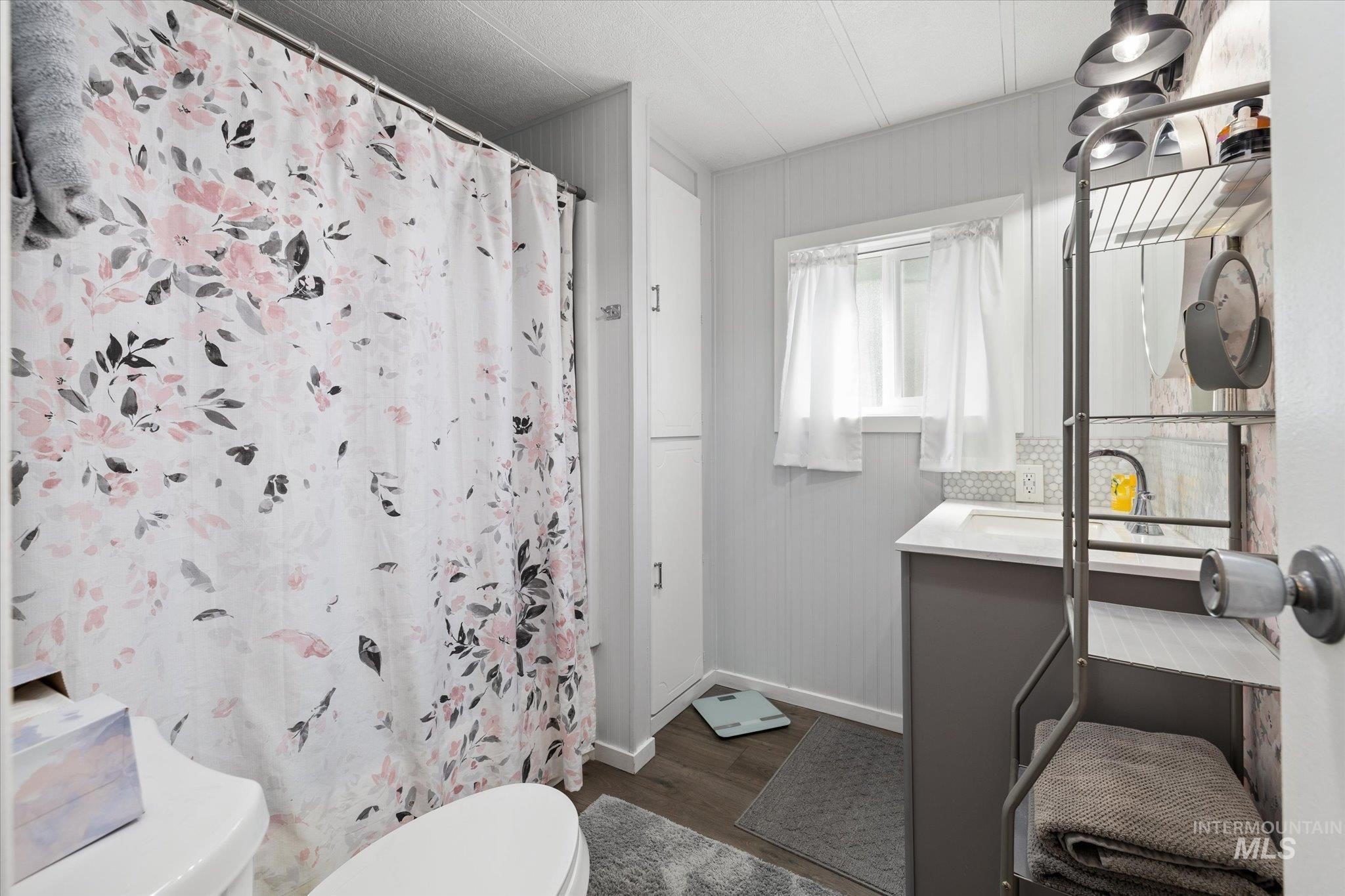 5573 Fairfax Ln Property Photo 23